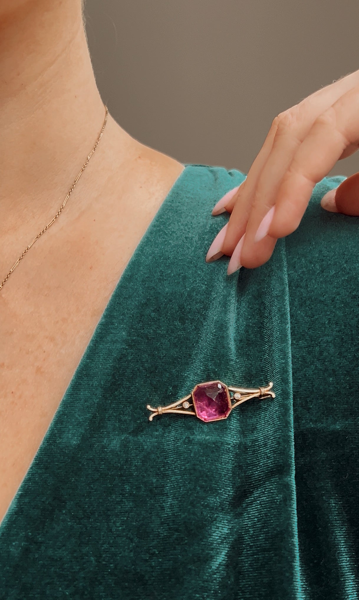 Stunning 9ct Gold Pink Tourmaline and Diamond Bar Brooch