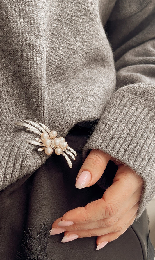 Striking Vintage Eight Pearl Brooch Set in Silver