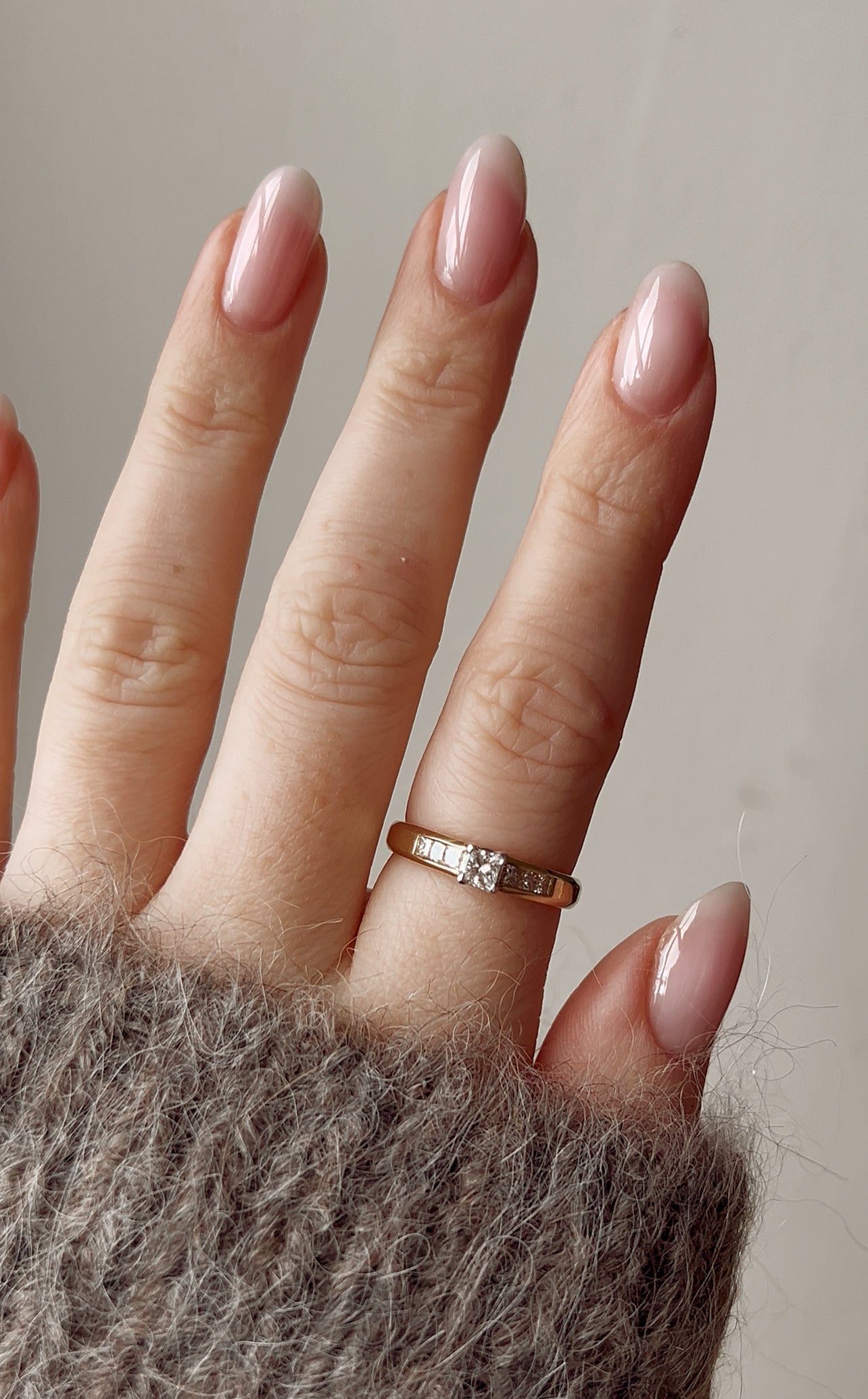 Gorgeous Modern 18ct Gold Diamond Solitaire Ring with Diamond Set Shoulders