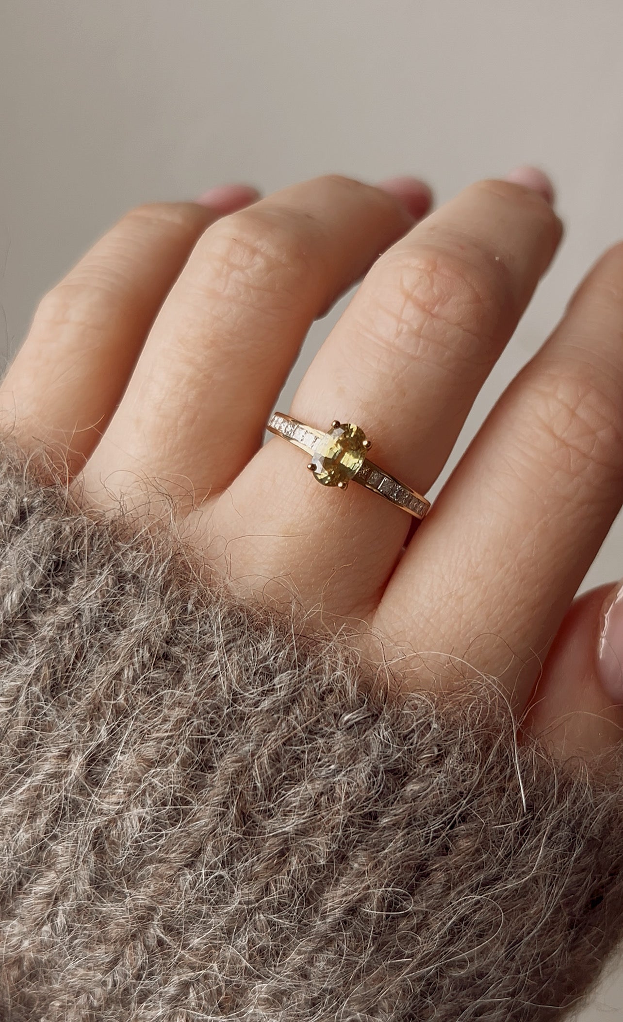 Wonderful Modern 9ct Gold, Diopside and Diamond Ring