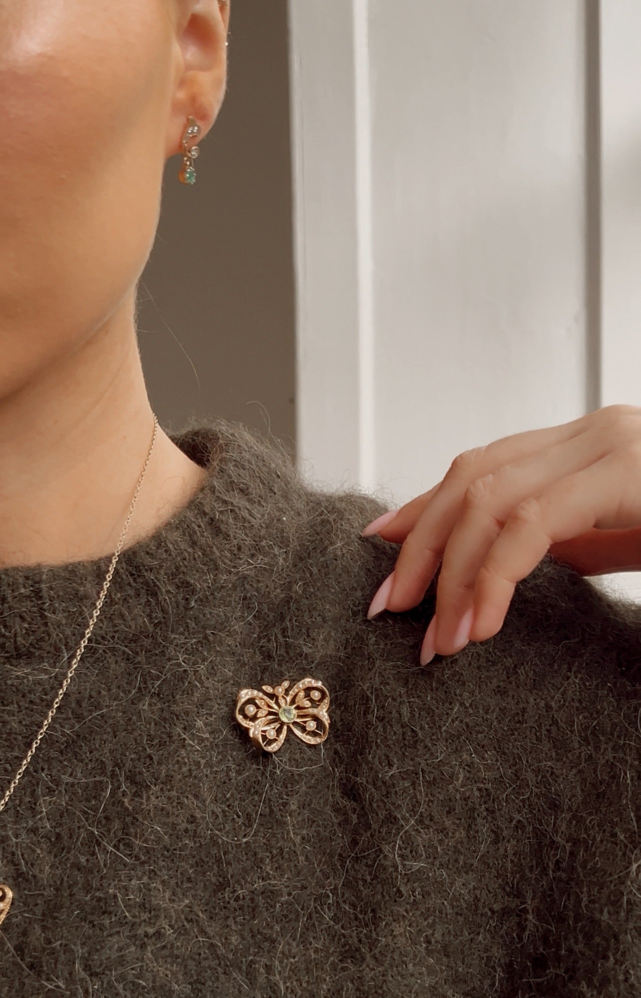 Beautiful Early 20th Century Gold, Peridot and Split Pearl Brooch