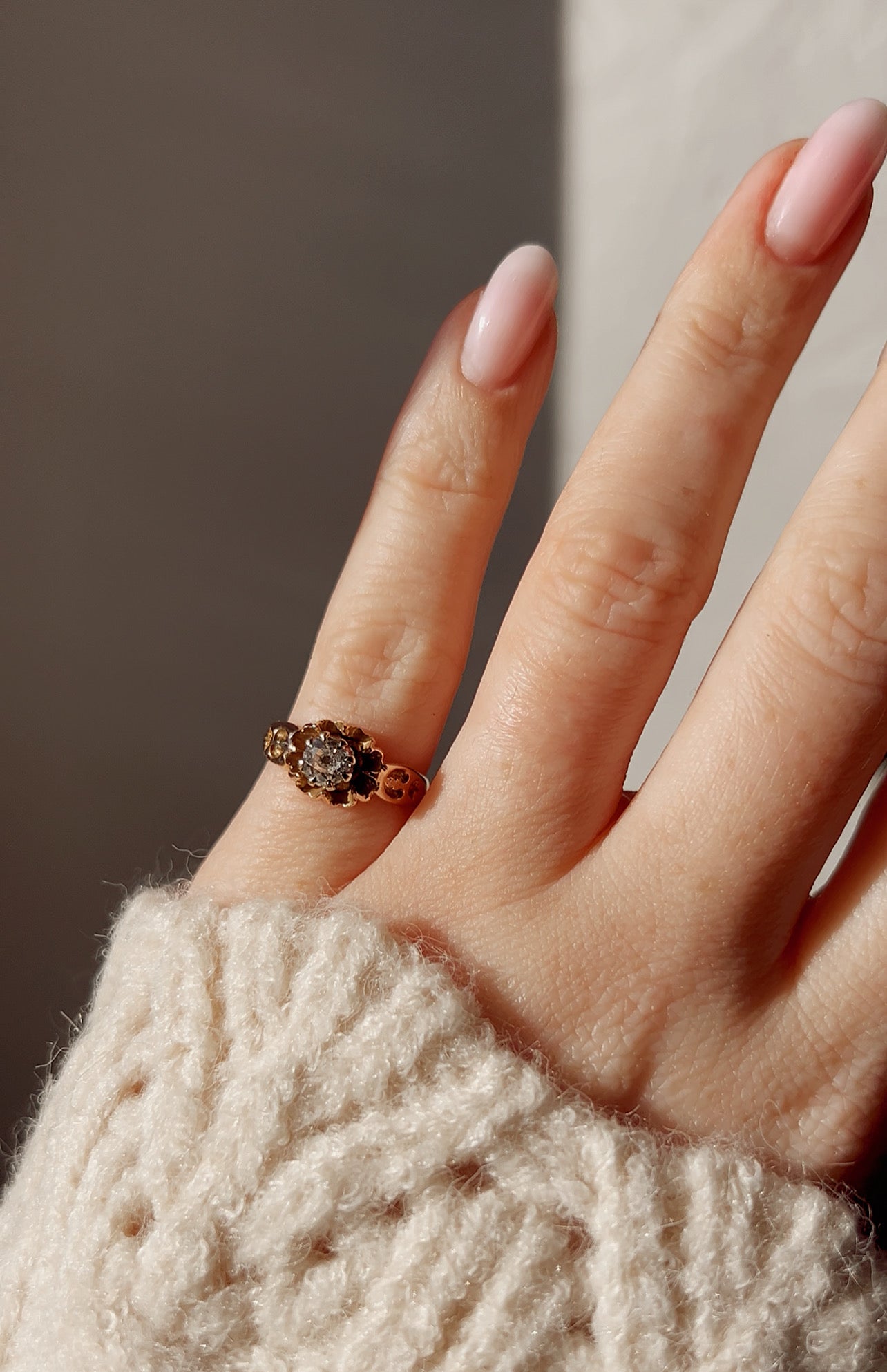 Very Gorgeous Antique 18ct Gold Diamond Belcher Ring