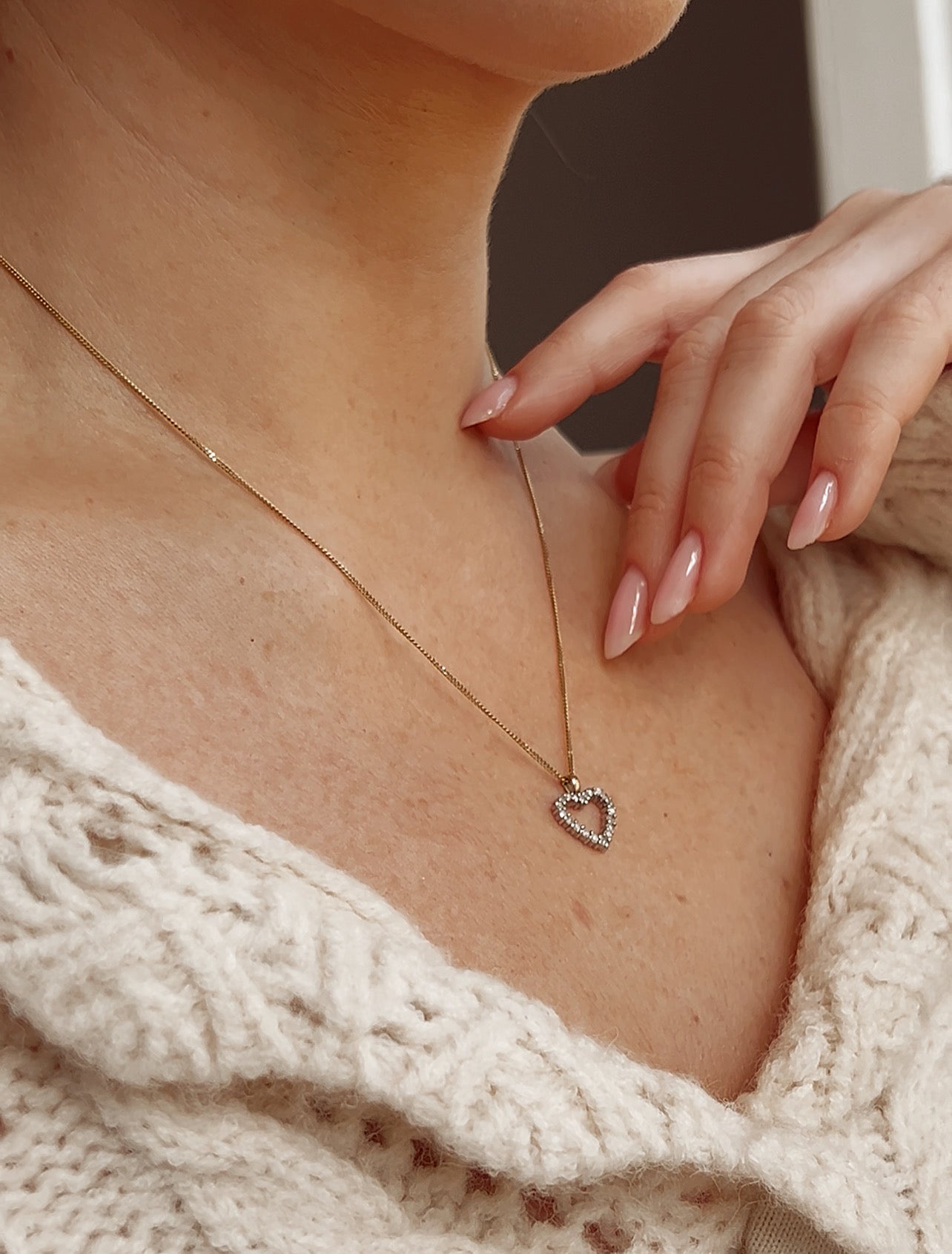 Gorgeous Modern 9ct Gold Diamond Heart on a 9ct Gold Chain