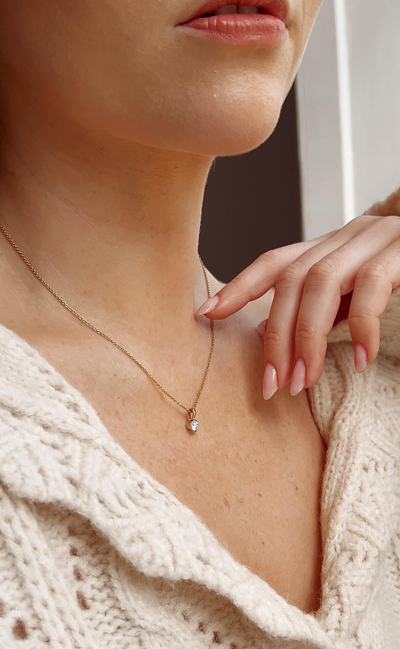 Beautiful Modern Classic 18ct Gold and Diamond Solitaire Pendant on an 18ct Gold Chain