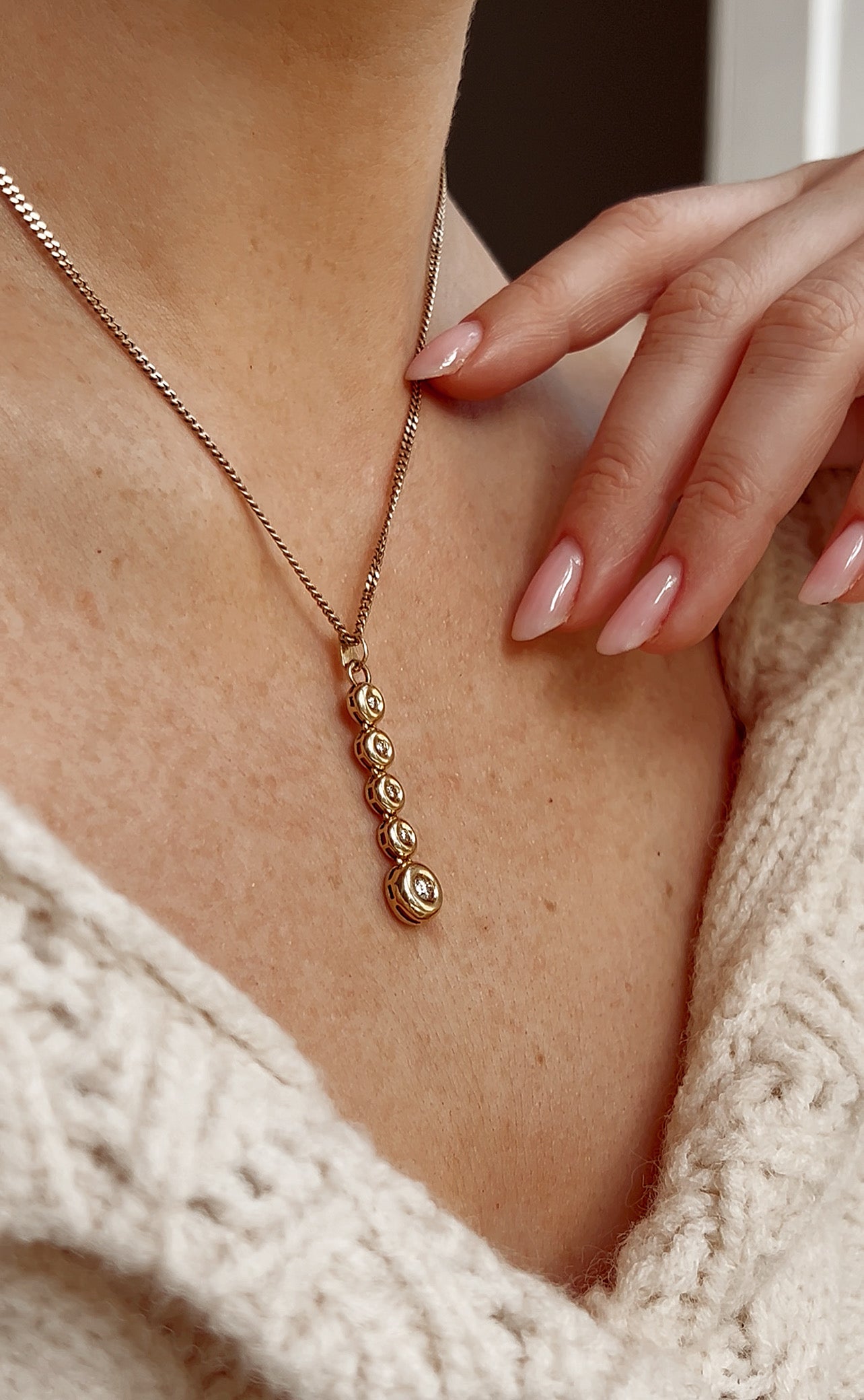 Stunning Vintage 18ct Gold and Five Stone Natural Diamond Pendant on a 9ct Gold Chain