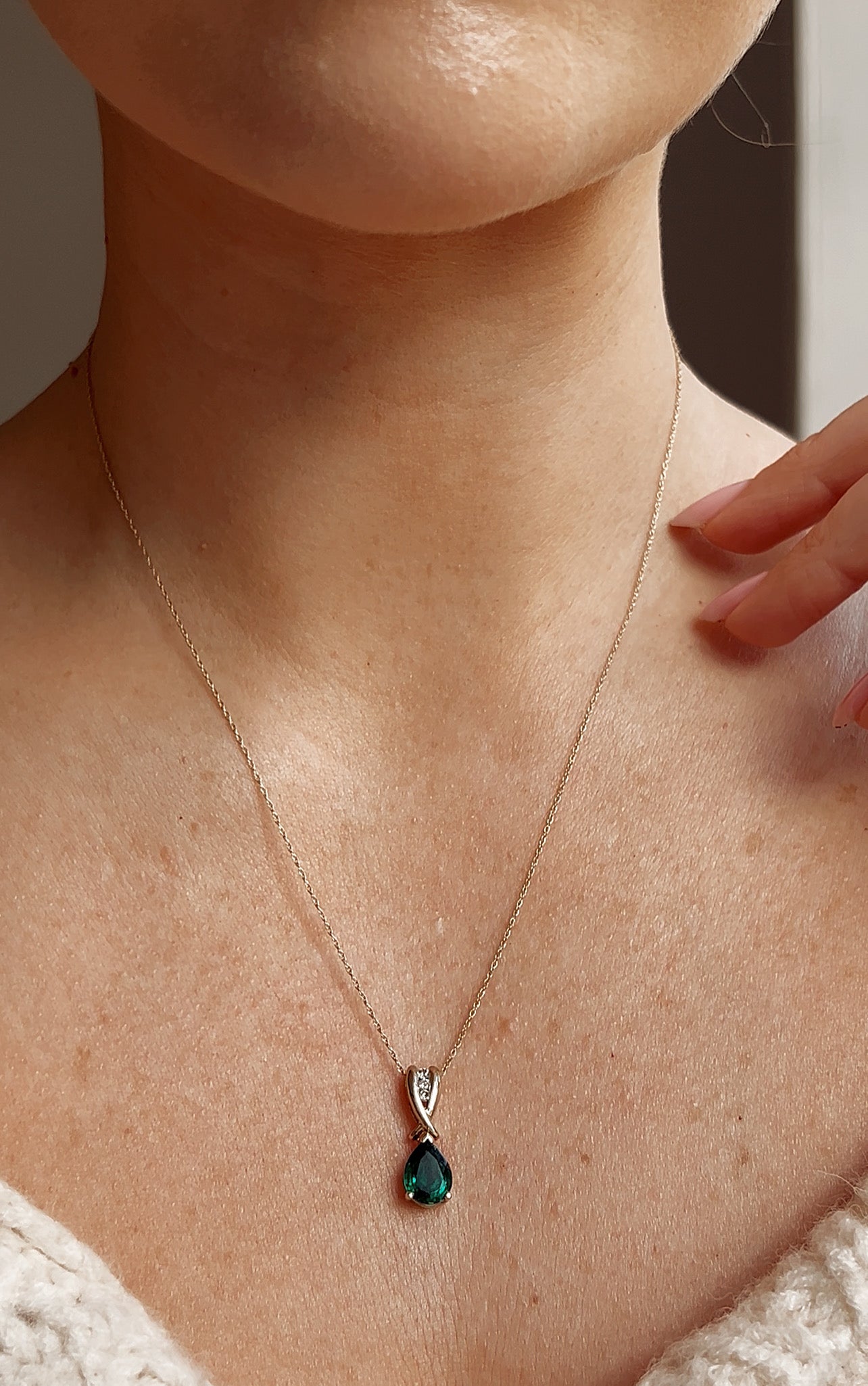 Stunning Vintage 9ct Gold, Emerald and Diamond Pendant on a 9ct Gold Chain
