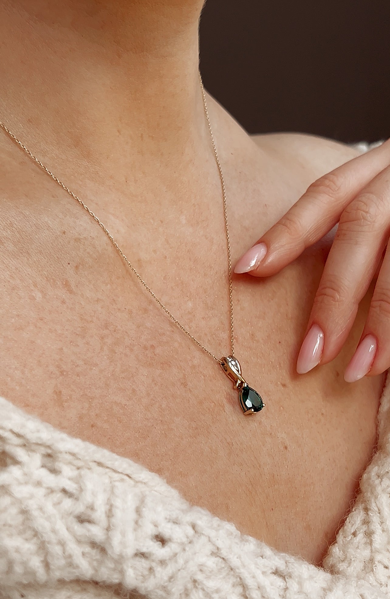 Stunning Vintage 9ct Gold, Emerald and Diamond Pendant on a 9ct Gold Chain