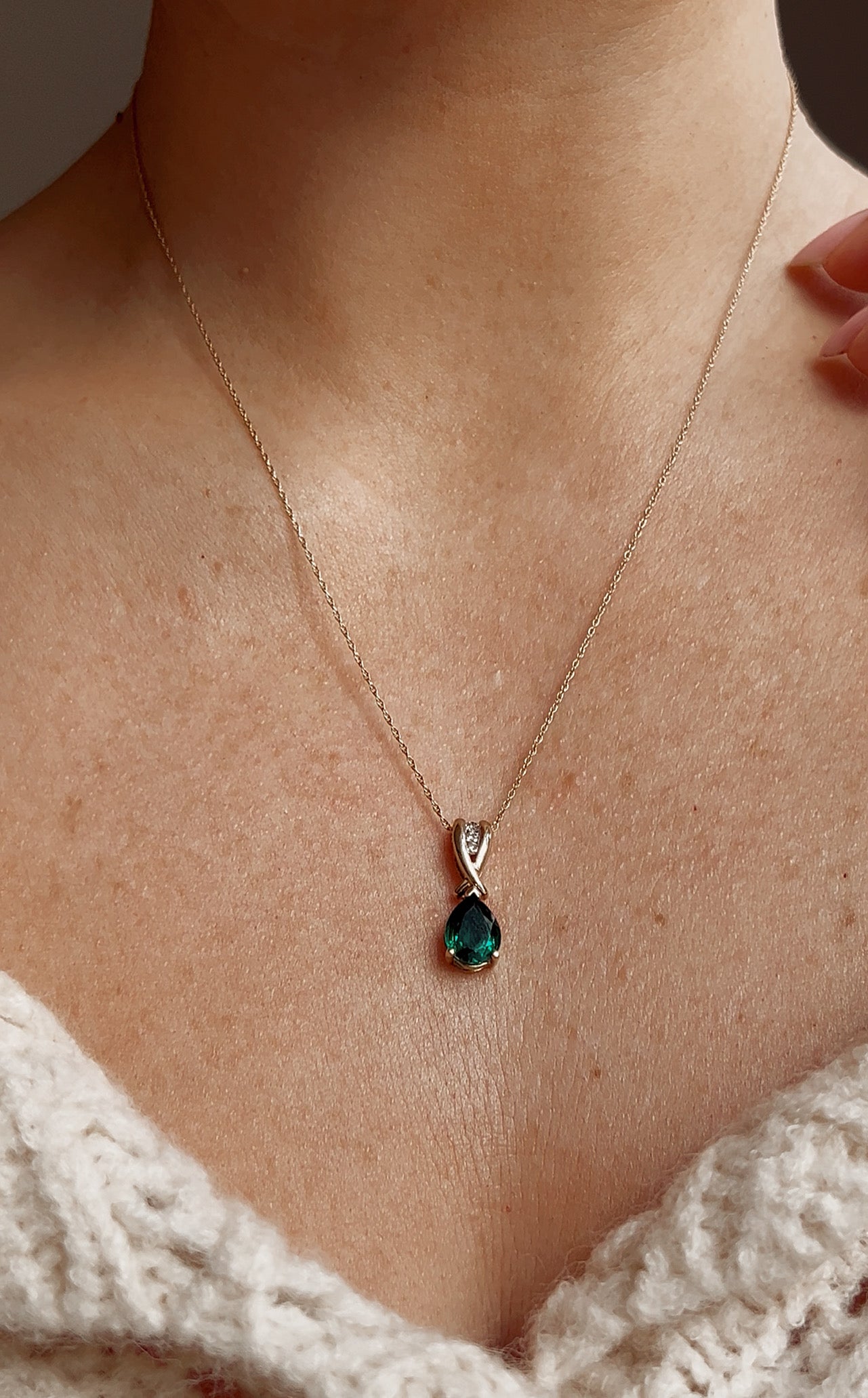Stunning Vintage 9ct Gold, Emerald and Diamond Pendant on a 9ct Gold Chain