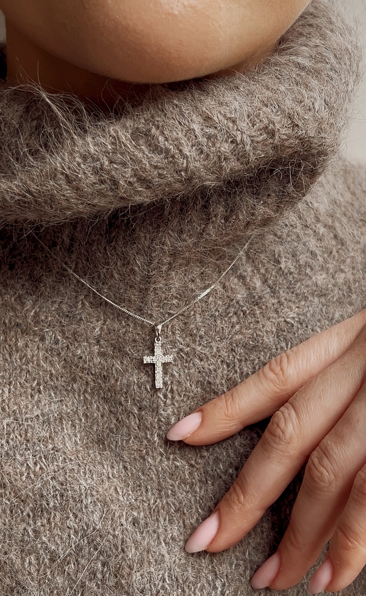 Gorgeous Modern 9ct White Gold and Diamond Cross Pendant