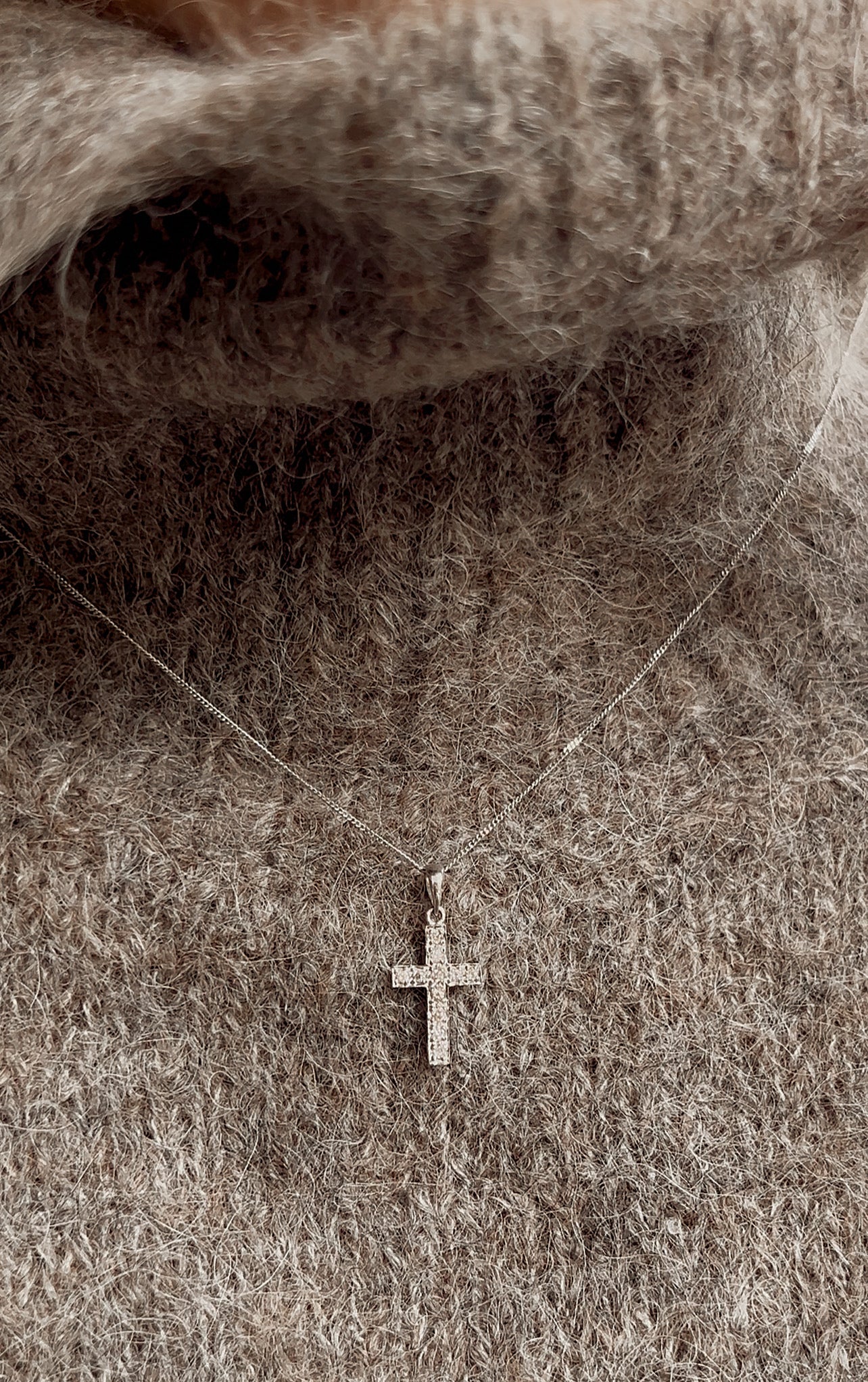 Gorgeous Modern 9ct White Gold and Diamond Cross Pendant