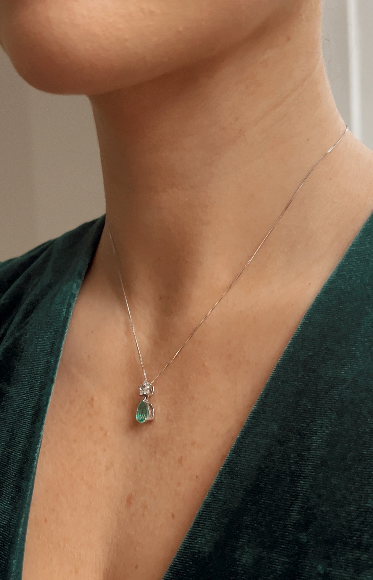 Stunning Modern 18ct White Gold,Diamond and Emerald Pendant