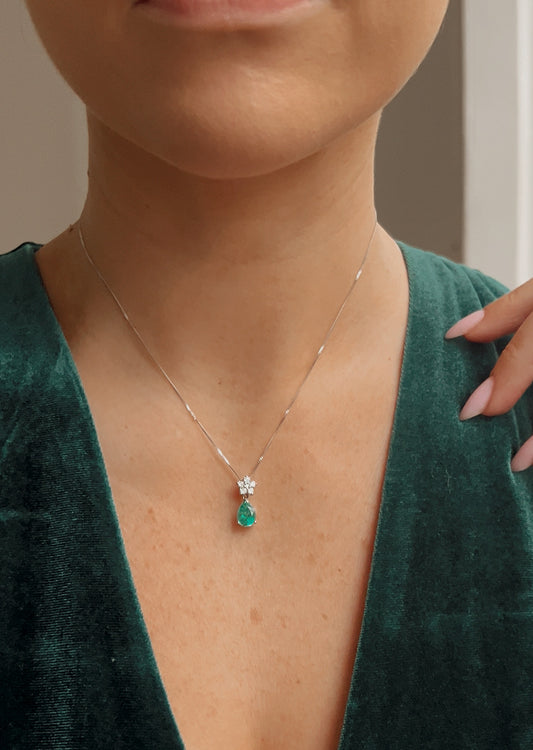 Stunning Modern 18ct White Gold,Diamond and Emerald Pendant
