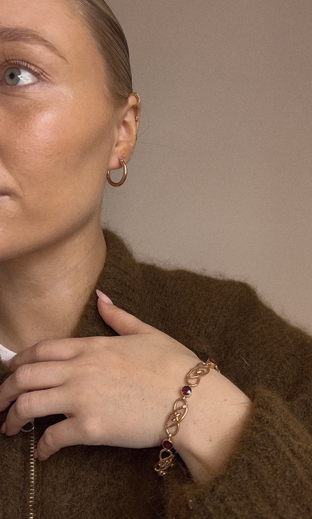 Beautiful Early 20th Century 9ct Gold Garnet Fancy-link Bracelet