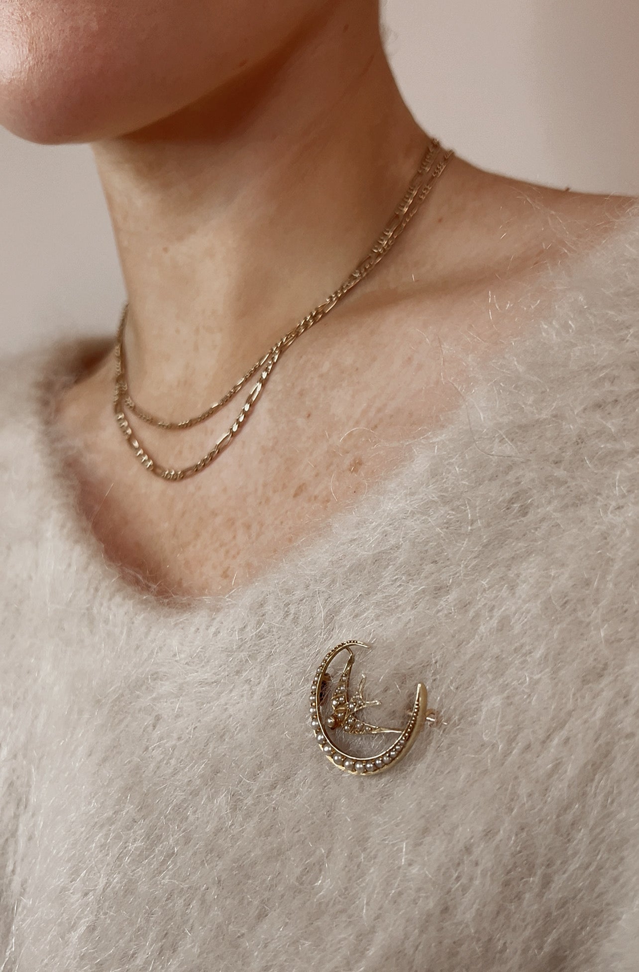 Edwardian 9ct Gold Crescent and Swallow Split Pearl Brooch
