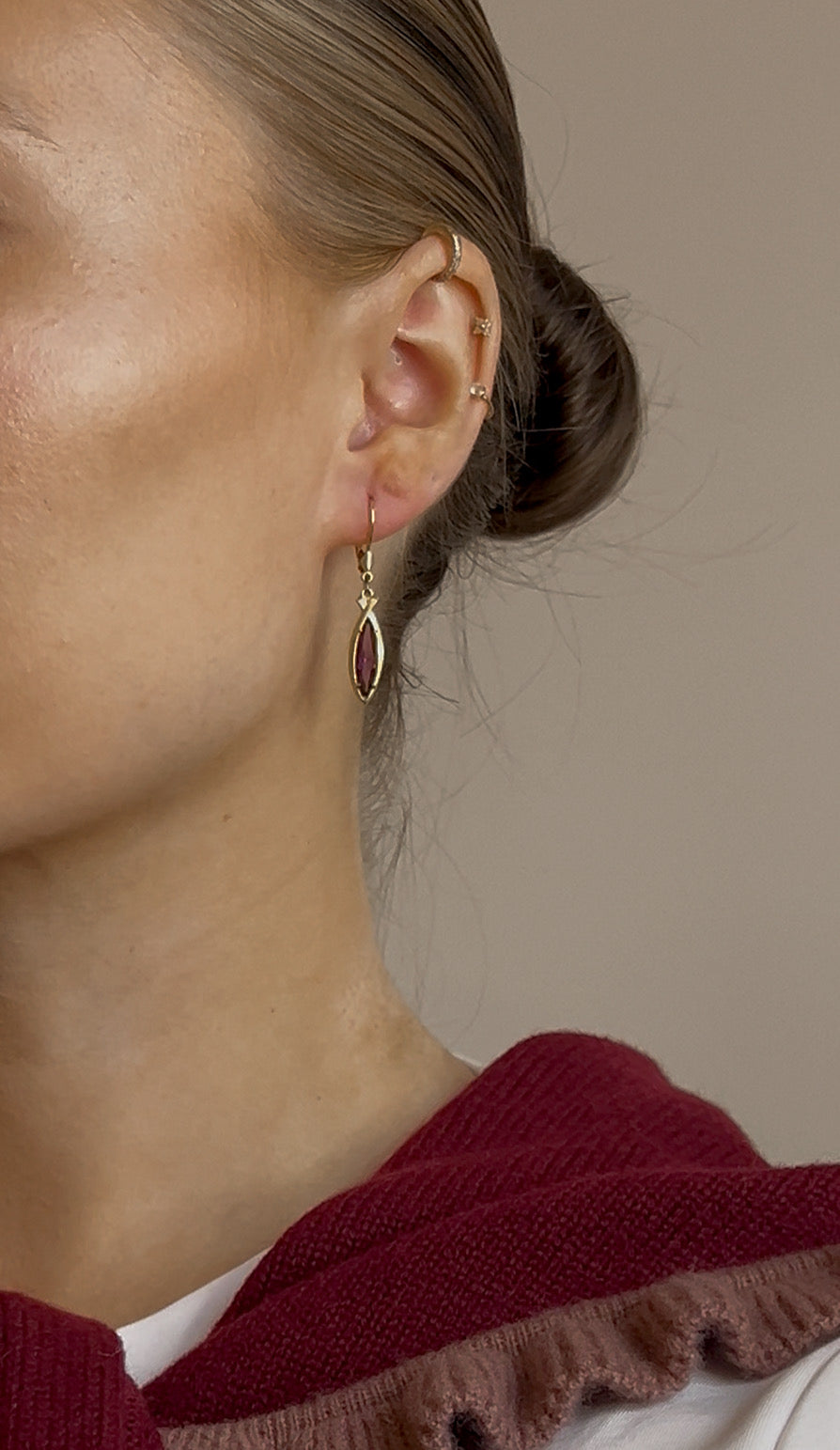 Modern 14 ct Gold Purple Paste Earrings