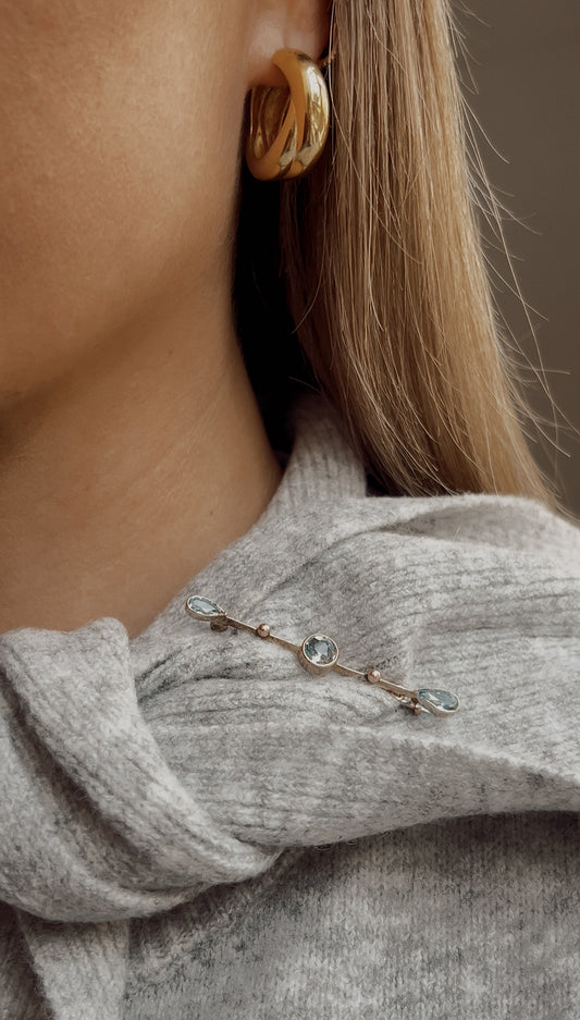 Very pretty Early 20th Century Gold and Aquamarine Bar Brooch