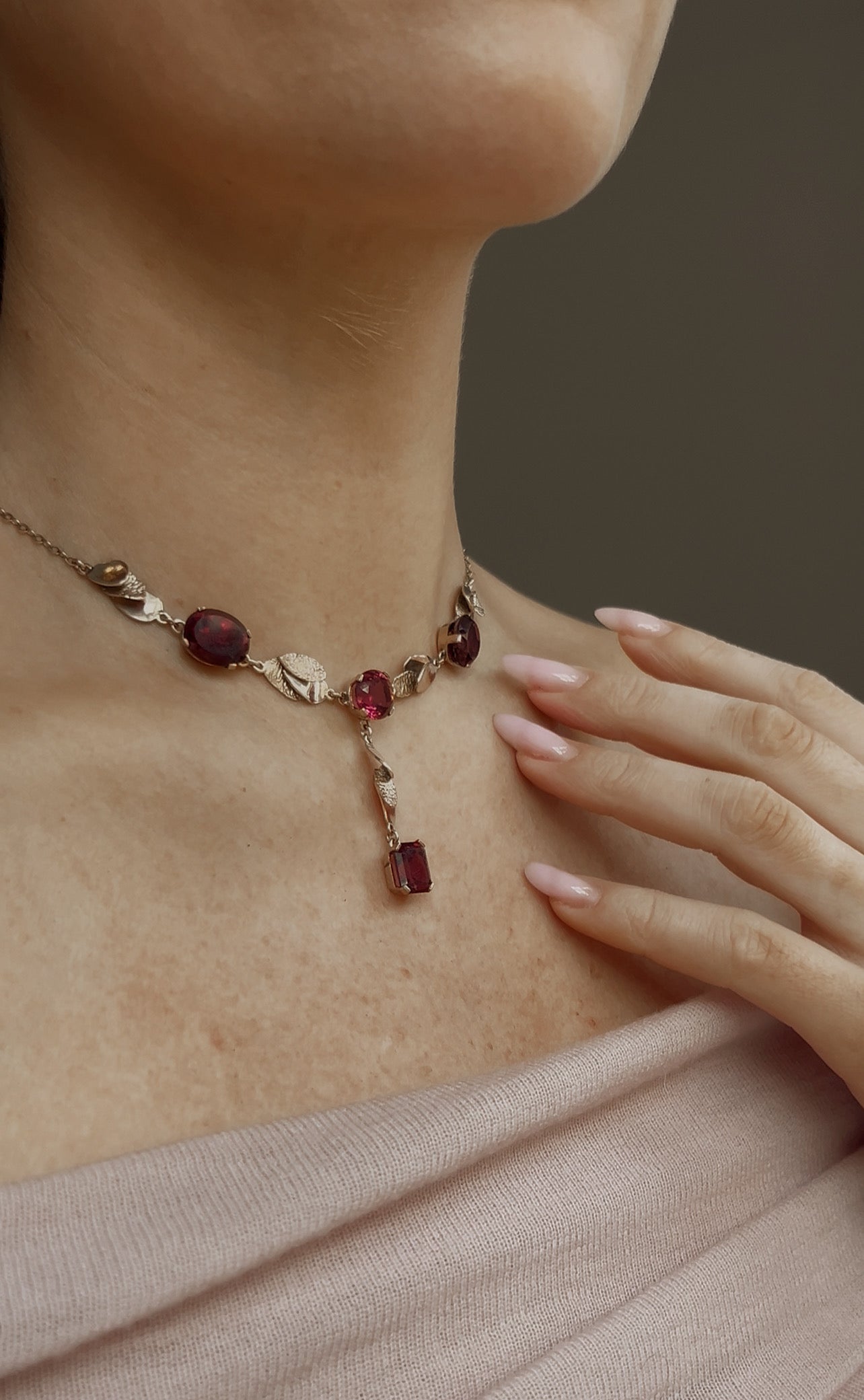 Stunning Mid 20th Century Garnet and 9ct Gold Necklace