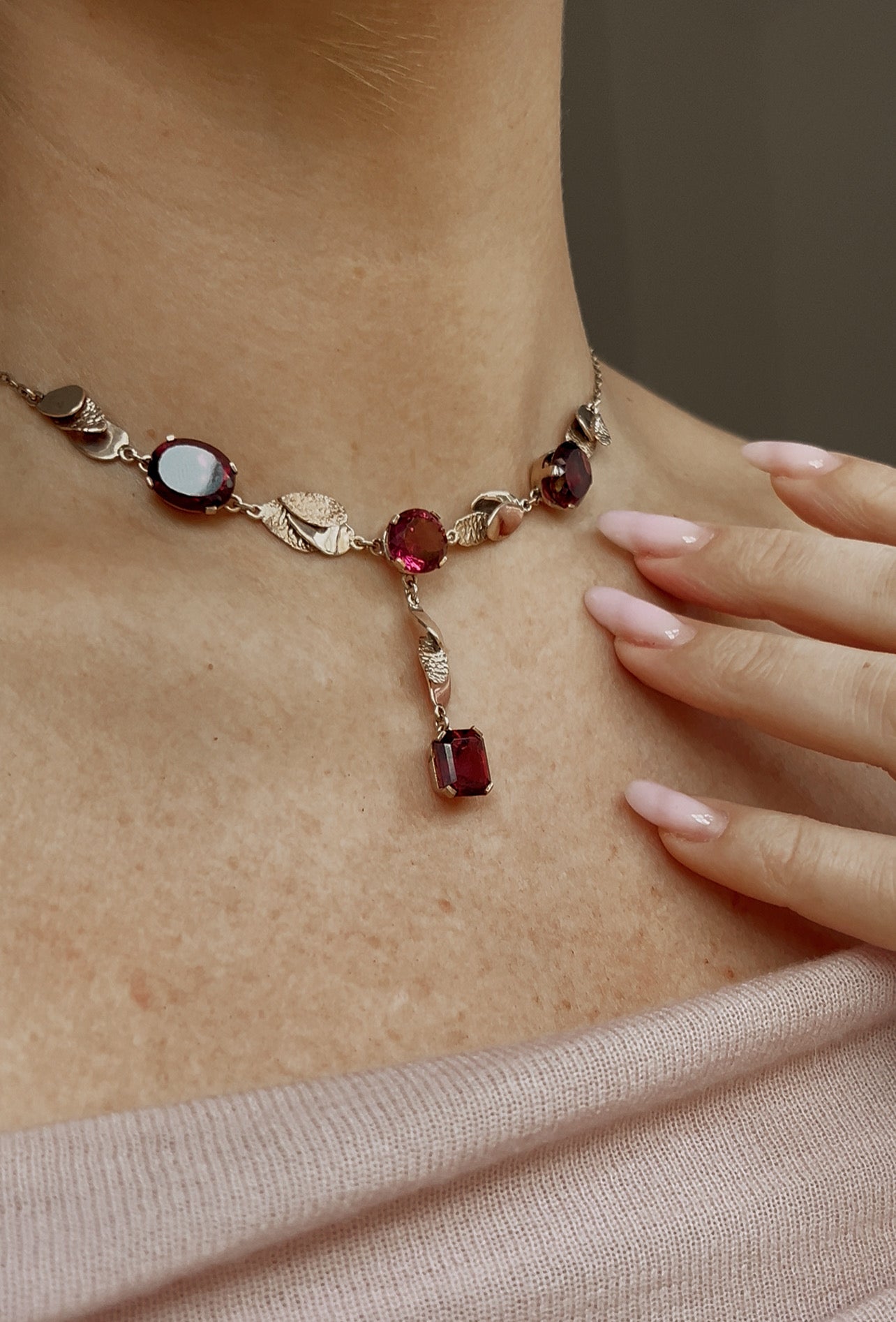Stunning Mid 20th Century Garnet and 9ct Gold Necklace