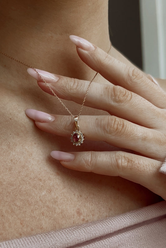 Beautiful pink sapphire and diamond cluster pendant in 18c gold