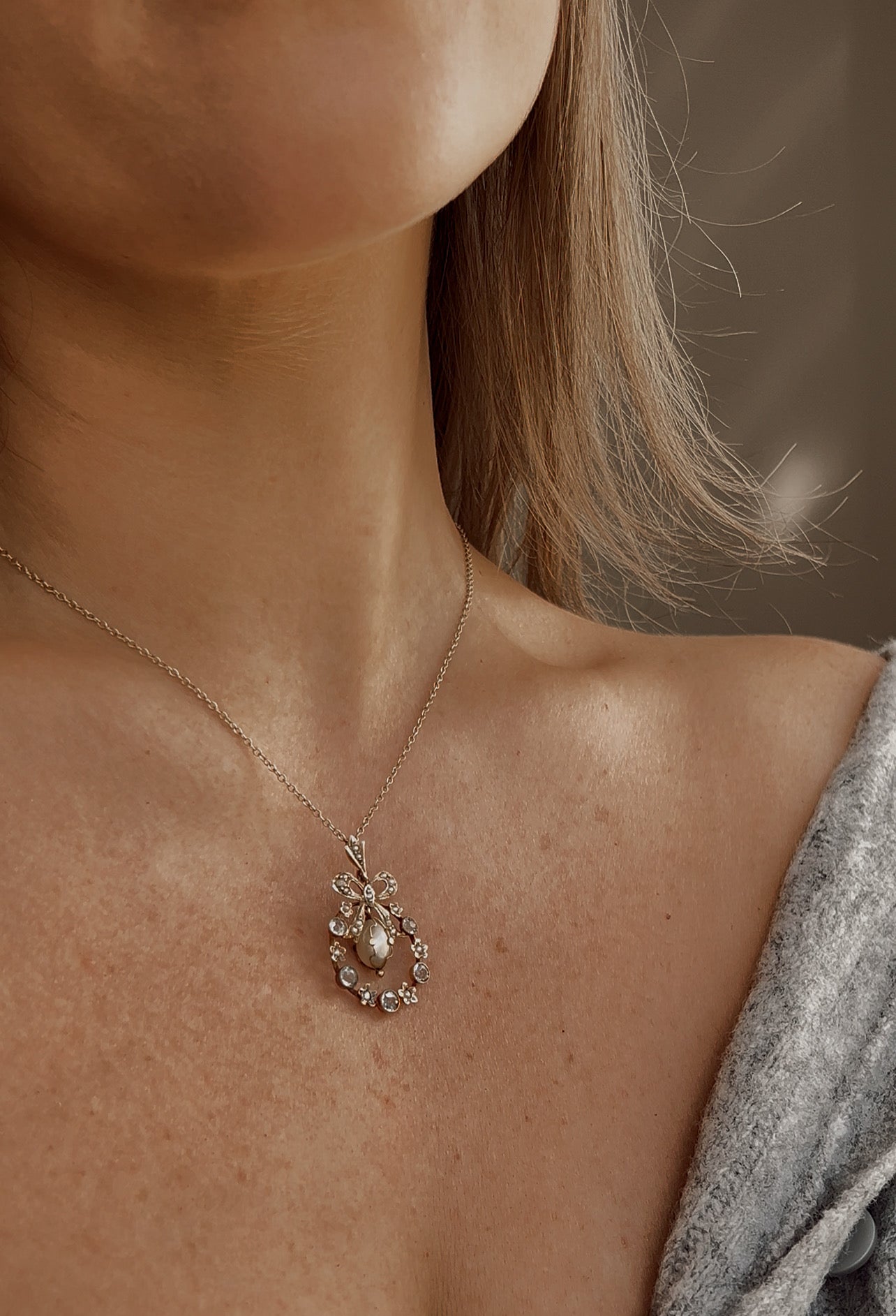 Ridiculously Pretty Edwardian 9ct Gold and Aquamarine & Split Pearl Pendant