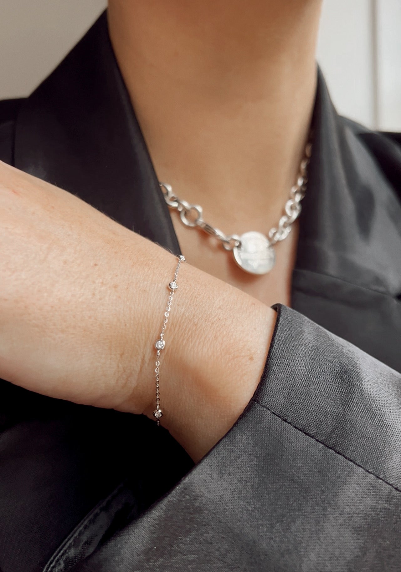 Stunning 18ct White Gold Bracelet with Diamond Spacers
