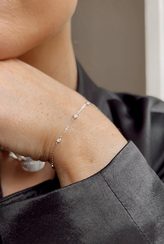 Stunning 18ct White Gold Bracelet with Diamond Spacers