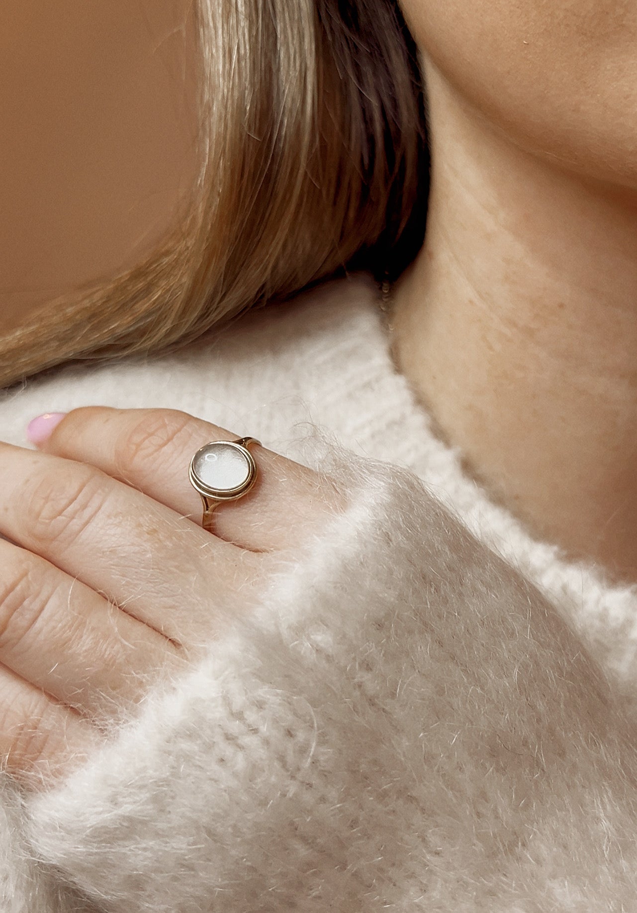 Lovely 9ct Gold Vintage Cabochon Cut Moonstone Dress Ring