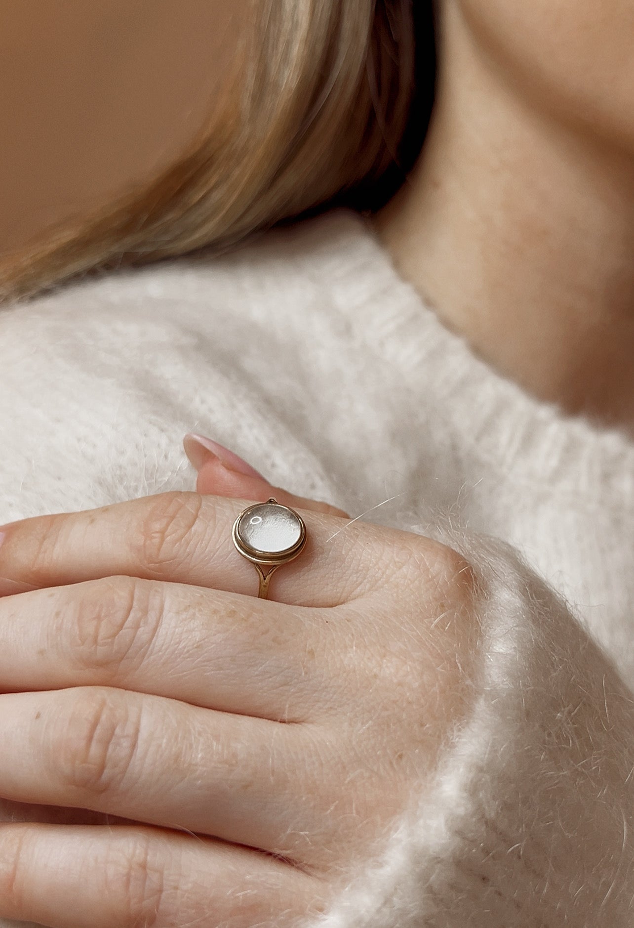 Lovely 9ct Gold Vintage Cabochon Cut Moonstone Dress Ring