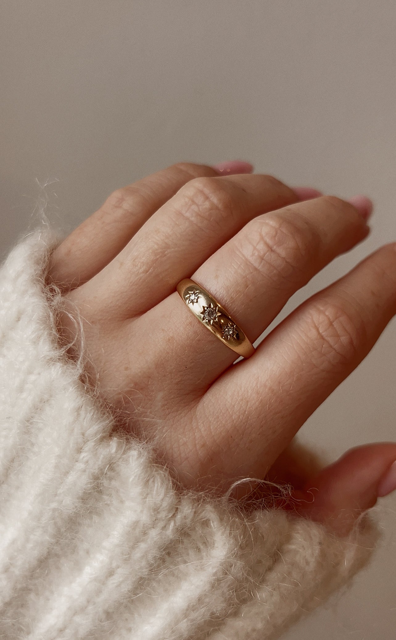 Gorgeous 9ct Gold Diamond Starburst Ring