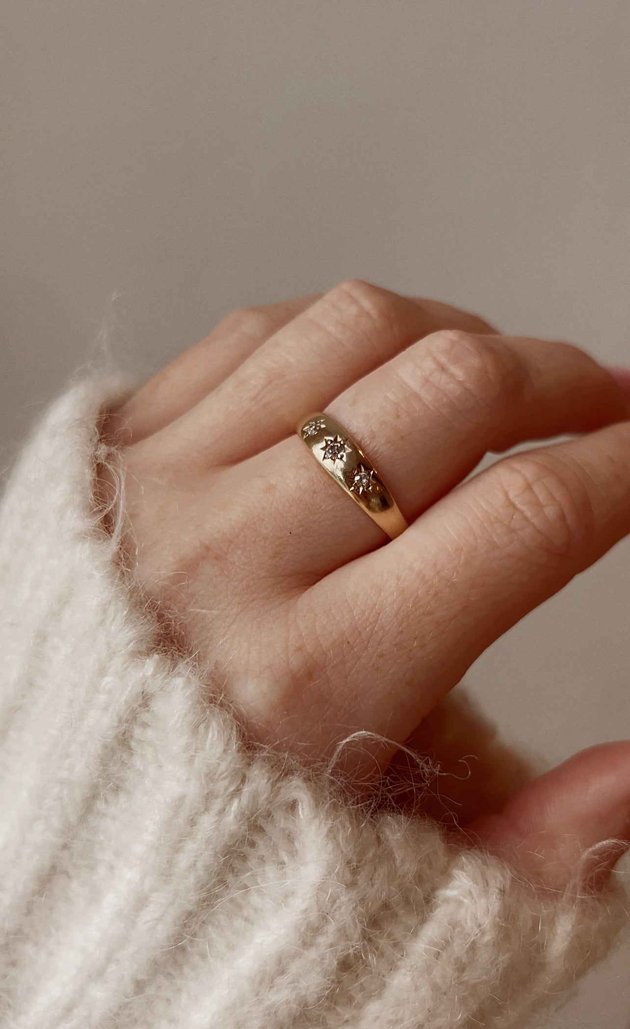 Gorgeous 9ct Gold Diamond Starburst Ring