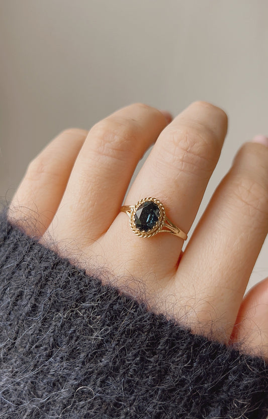 Sweet Vintage 9ct Gold Foil-back Teal Paste Ring