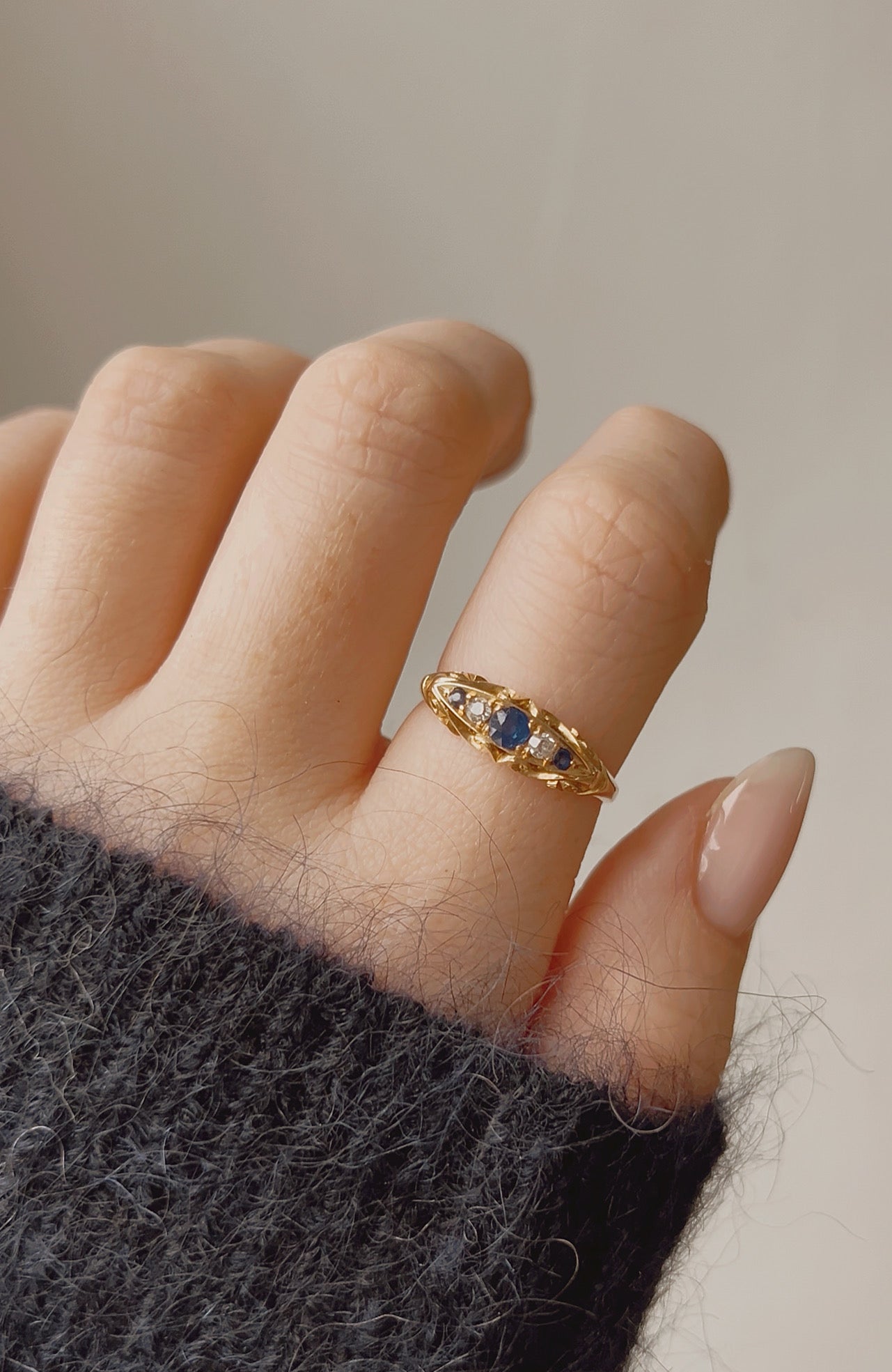 A lovely Early 20th Century 18ct Gold, Blue Sapphire and Diamond Five Stone Ring