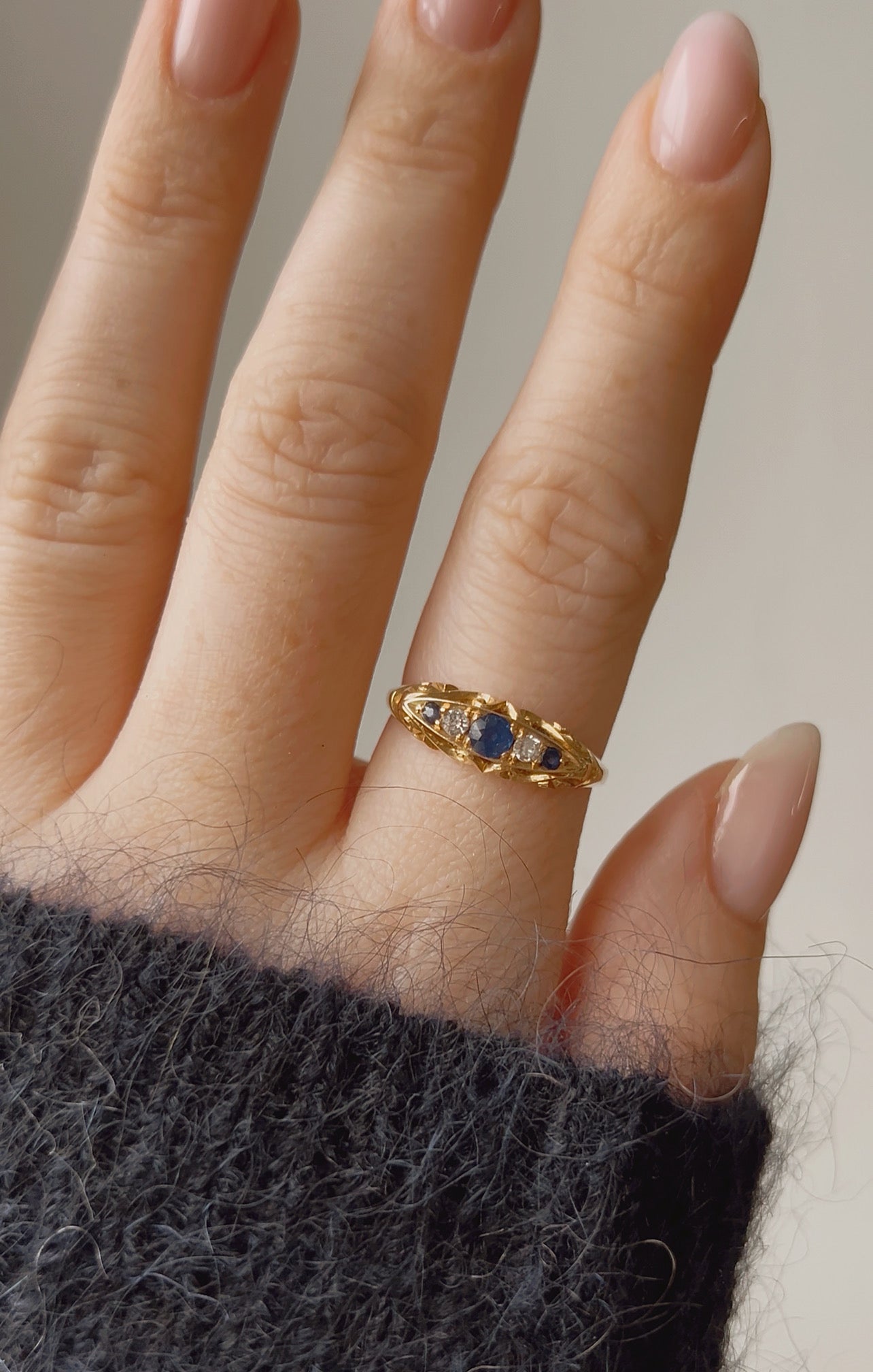 A lovely Early 20th Century 18ct Gold, Blue Sapphire and Diamond Five Stone Ring
