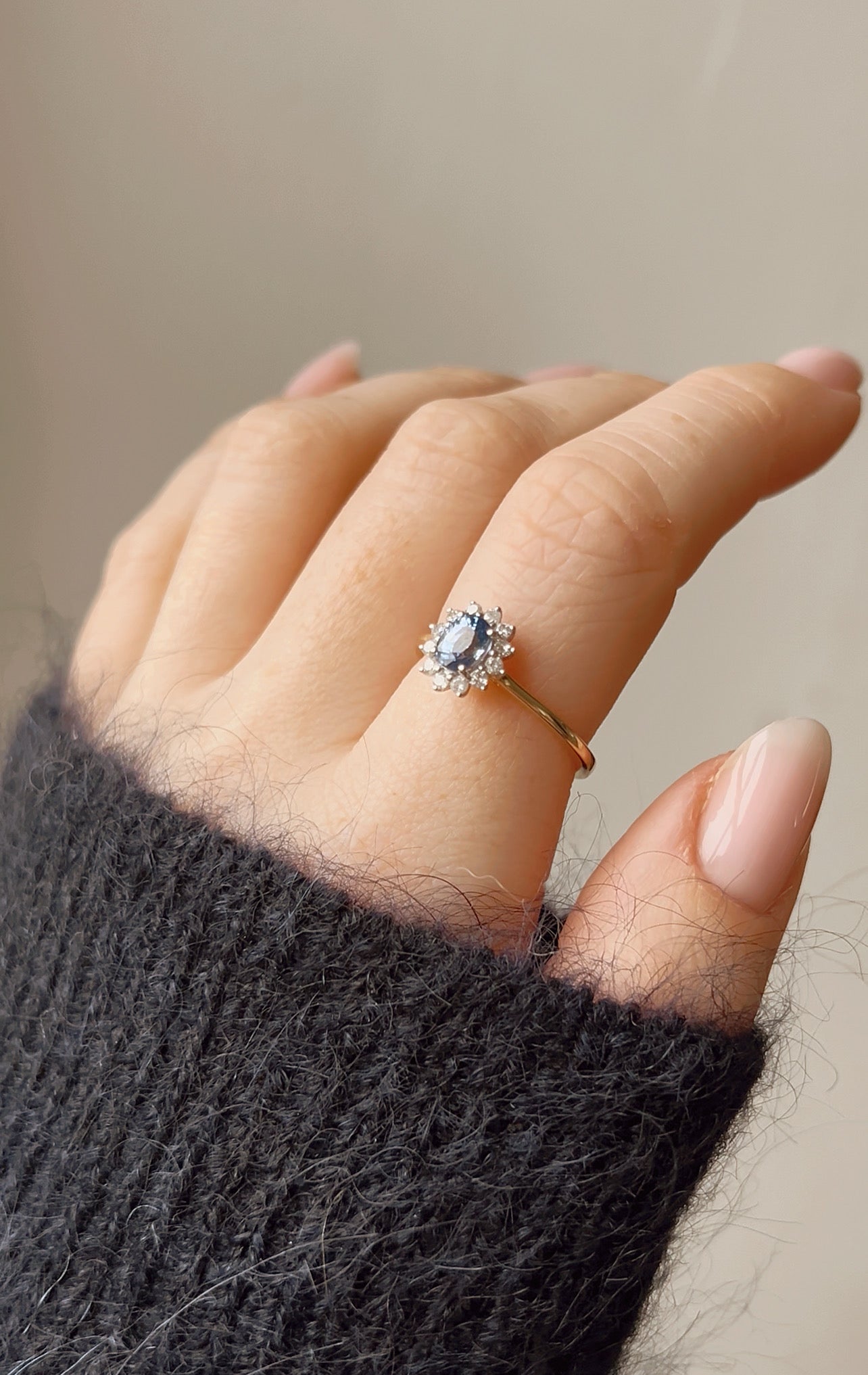 Very Beautiful Dainty 9ct Gold, Blue Sapphire and Diamond Cluster Ring