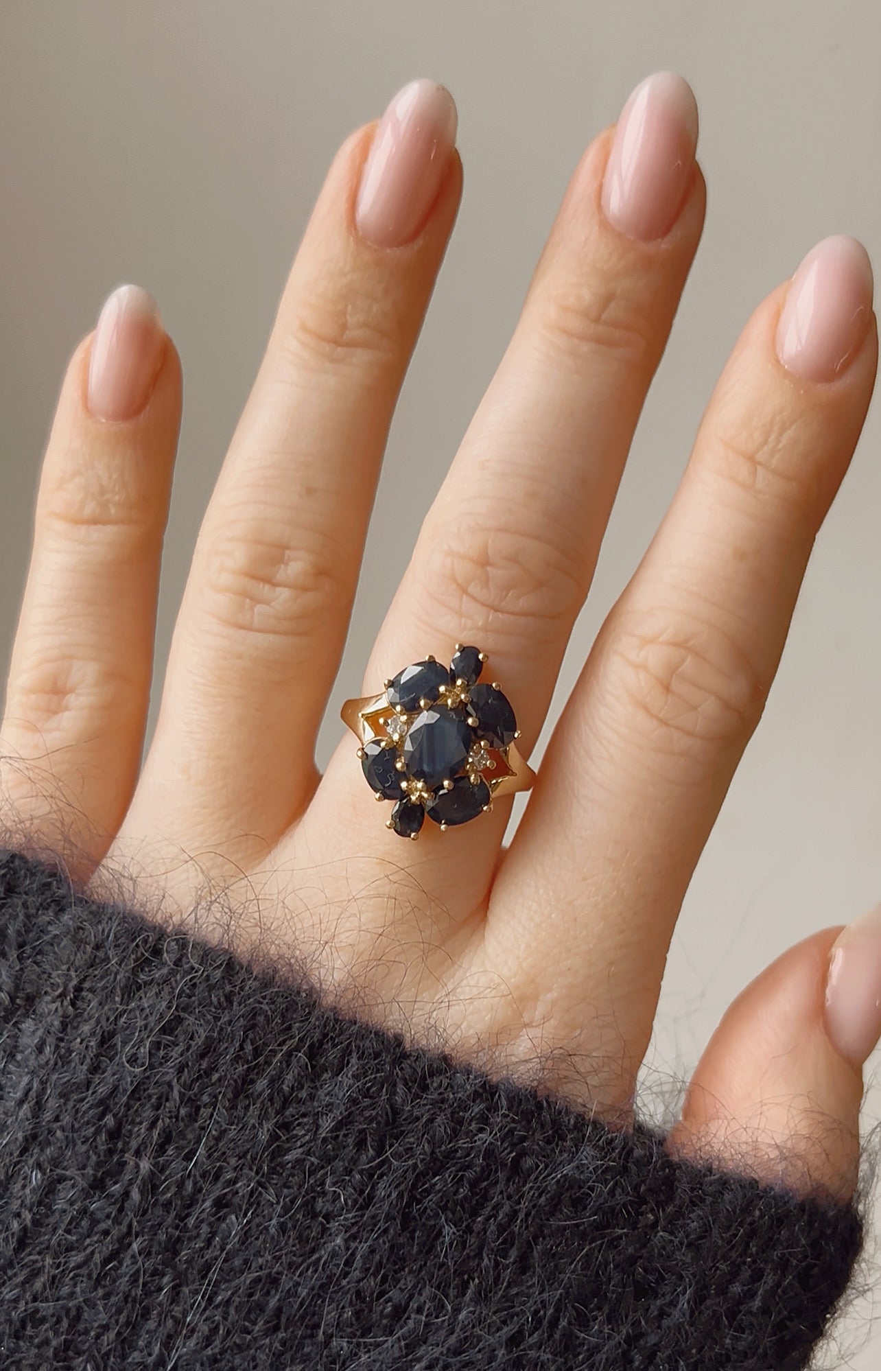 Gorgeous Vintage 9ct Gold, Sapphire and Diamond Ring