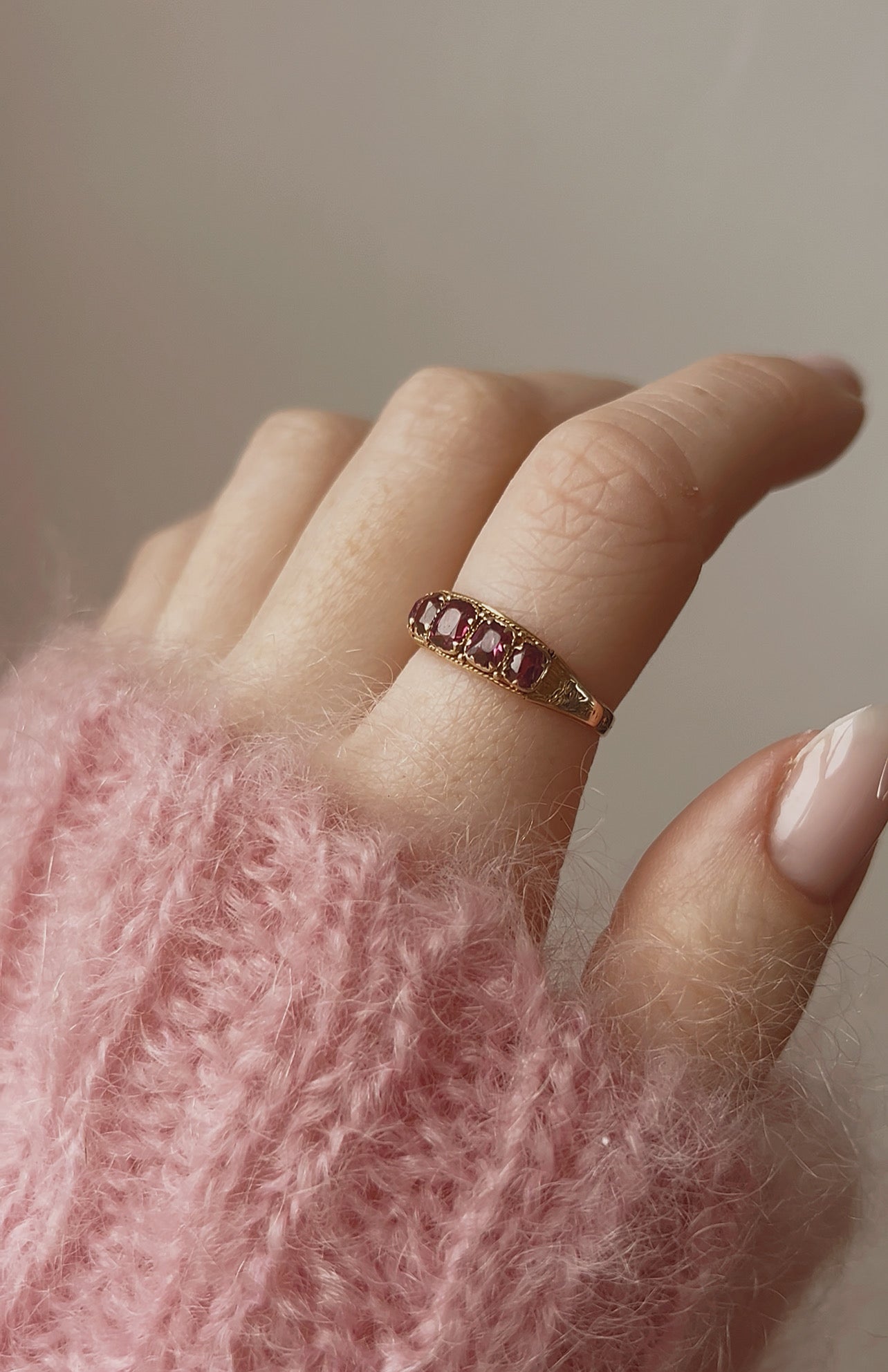 Wonderful Victorian 15ct Gold Five Stone Garnet Ring