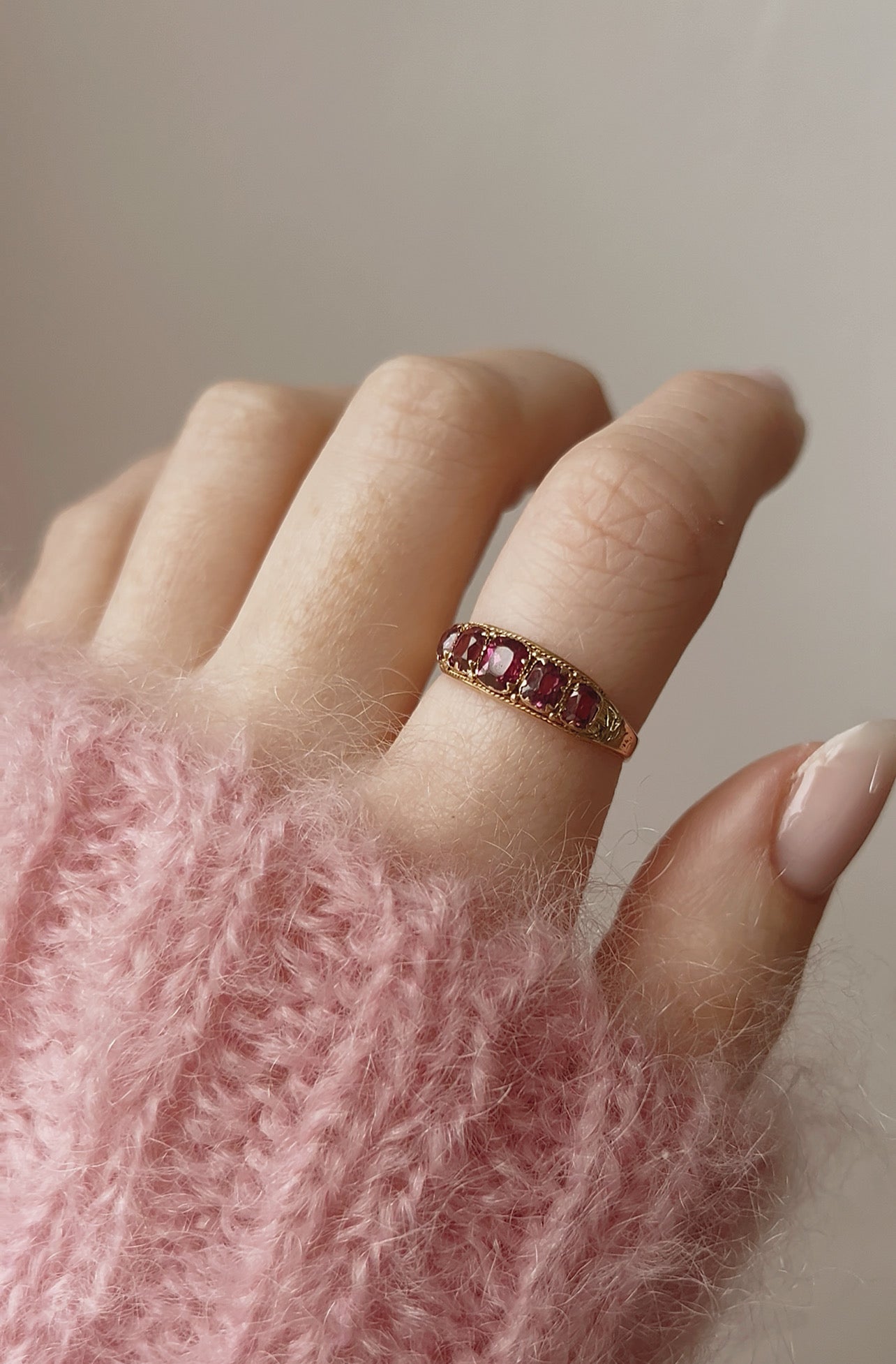 Wonderful Victorian 15ct Gold Five Stone Garnet Ring