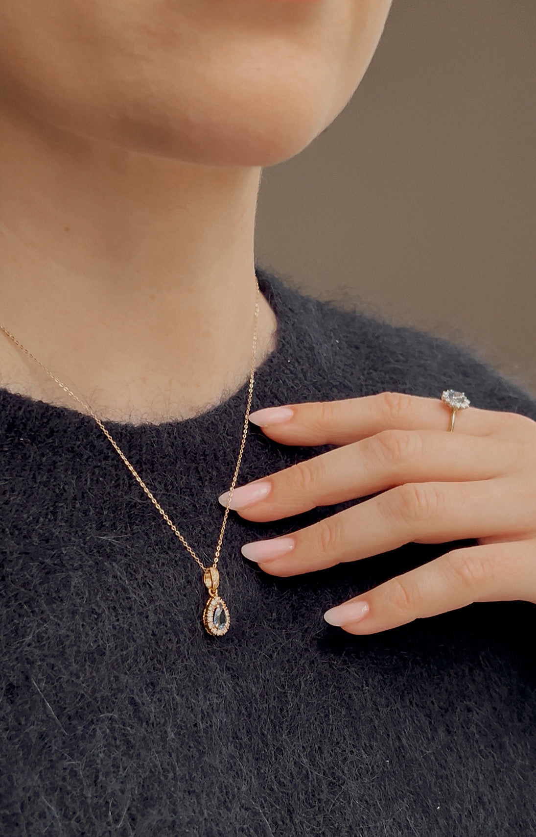 Stunning Modern 18ct Gold, Sapphire and Diamond Pendant