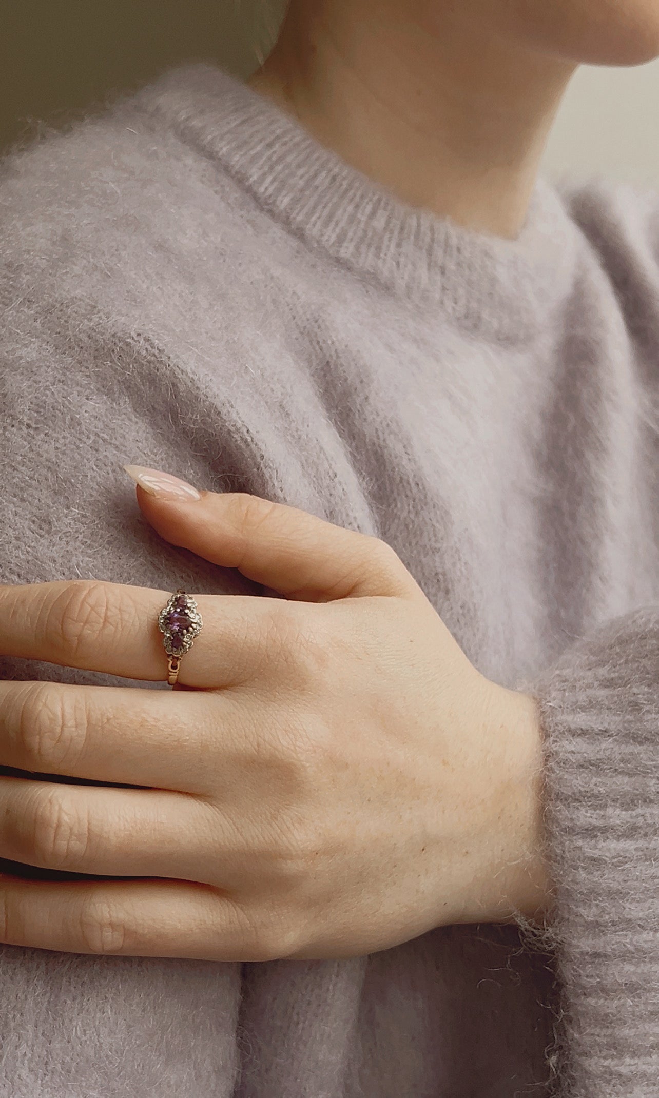 Gorgeous Vintage 9ct Gold, Amethyst and Diamond Ring
