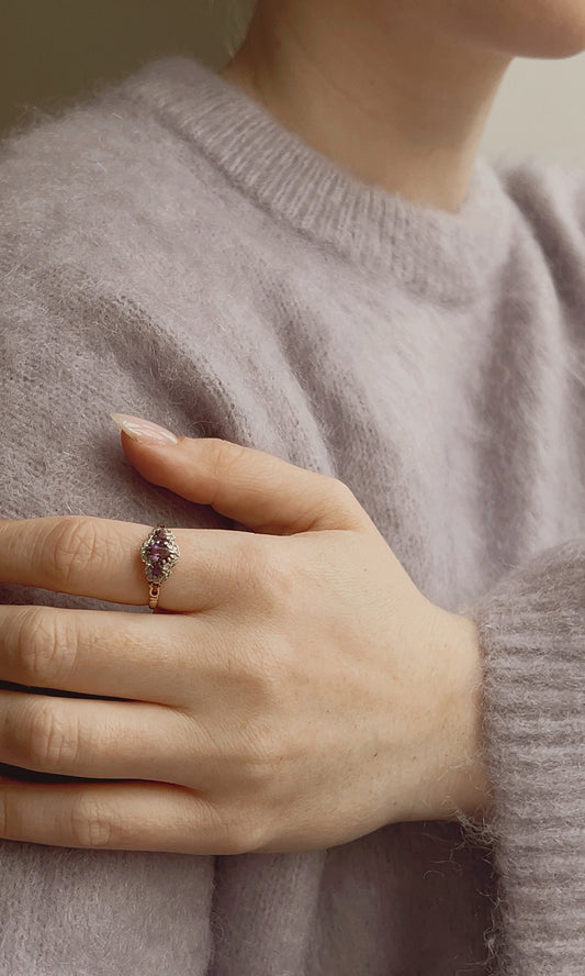 Gorgeous Vintage 9ct Gold, Amethyst and Diamond Ring