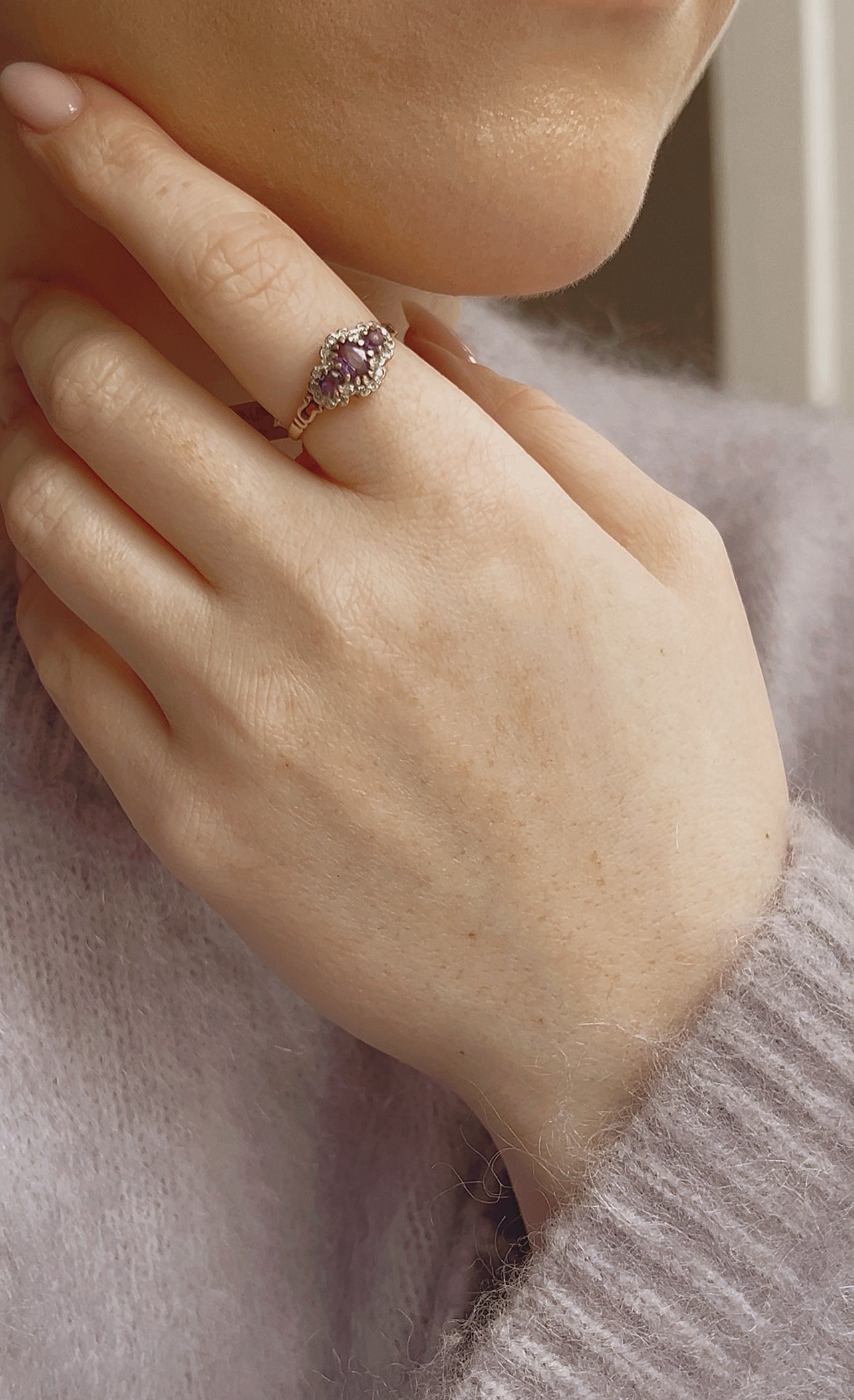 Gorgeous Vintage 9ct Gold, Amethyst and Diamond Ring