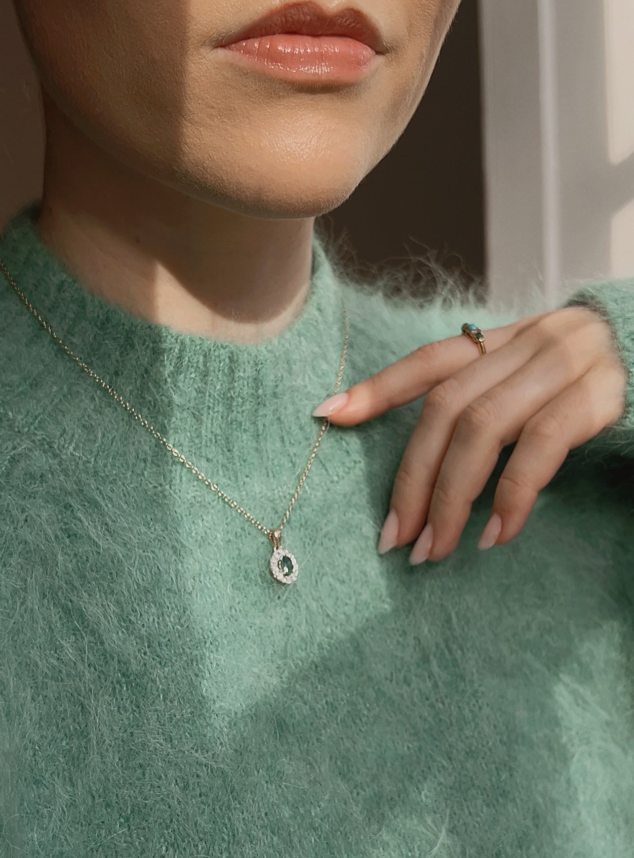 Beautiful Modern 9ct Gold, Emerald and Diamond Cluster Pendant