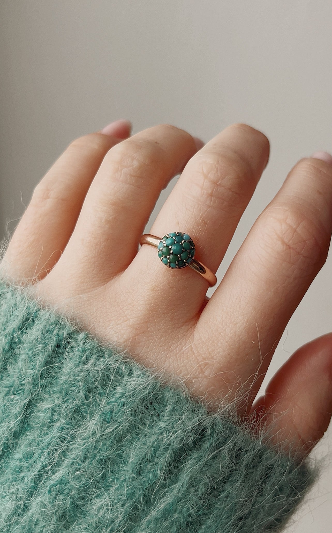 Gorgeous 19th Century 9ct Gold and Turquoise Ring
