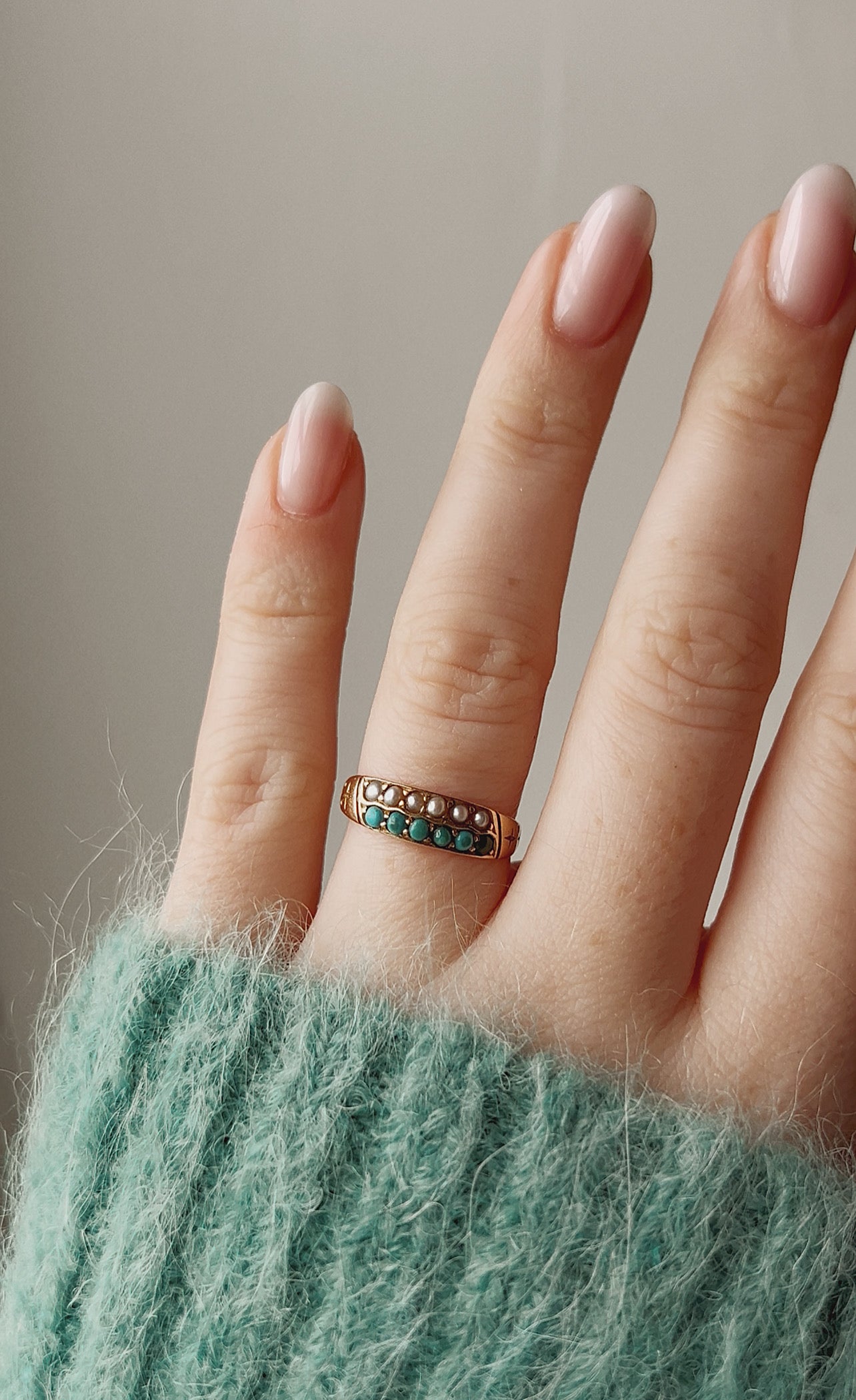 Lovely Late Victorian 18ct Gold, Turquoise and Split Pearl Ring