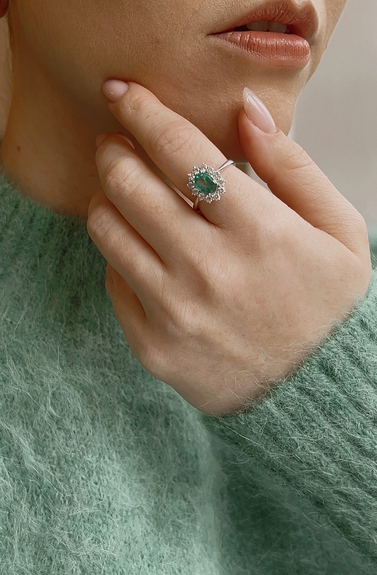 Wonderful 18ct Gold, Emerald and Diamond Cluster Ring