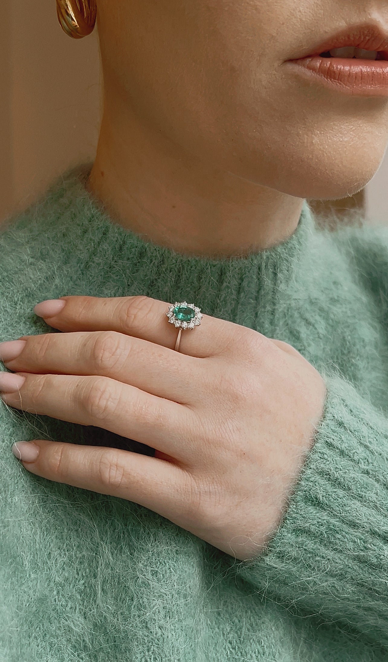 Wonderful 18ct Gold, Emerald and Diamond Cluster Ring