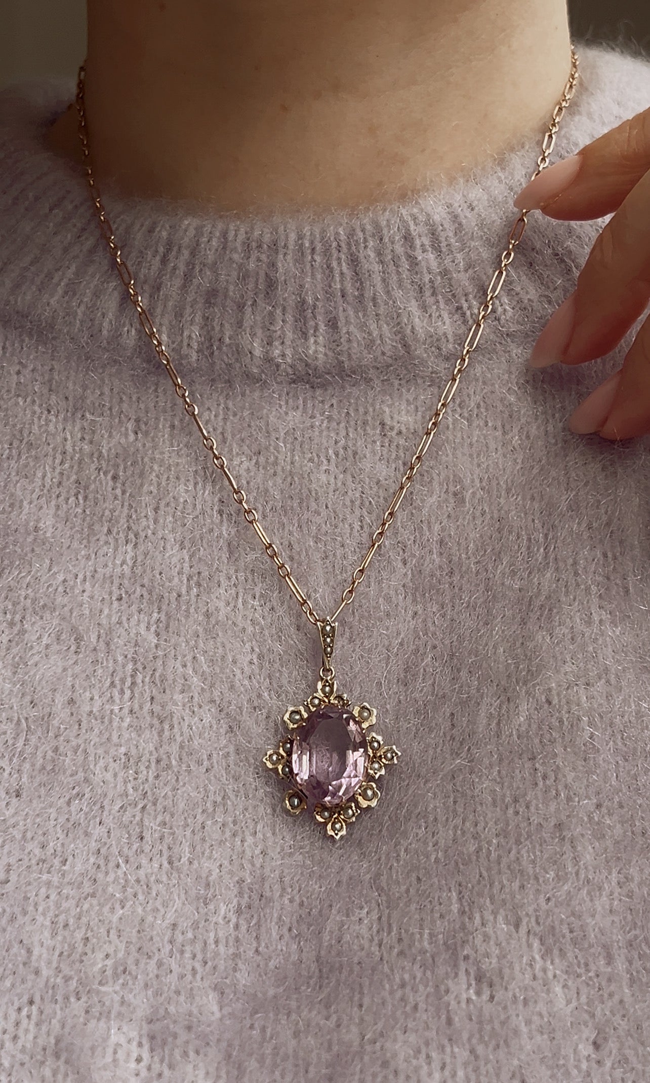 Gorgeous Edwardian 9ct Gold, Amethyst and Seed Pearl Pendant with Chain