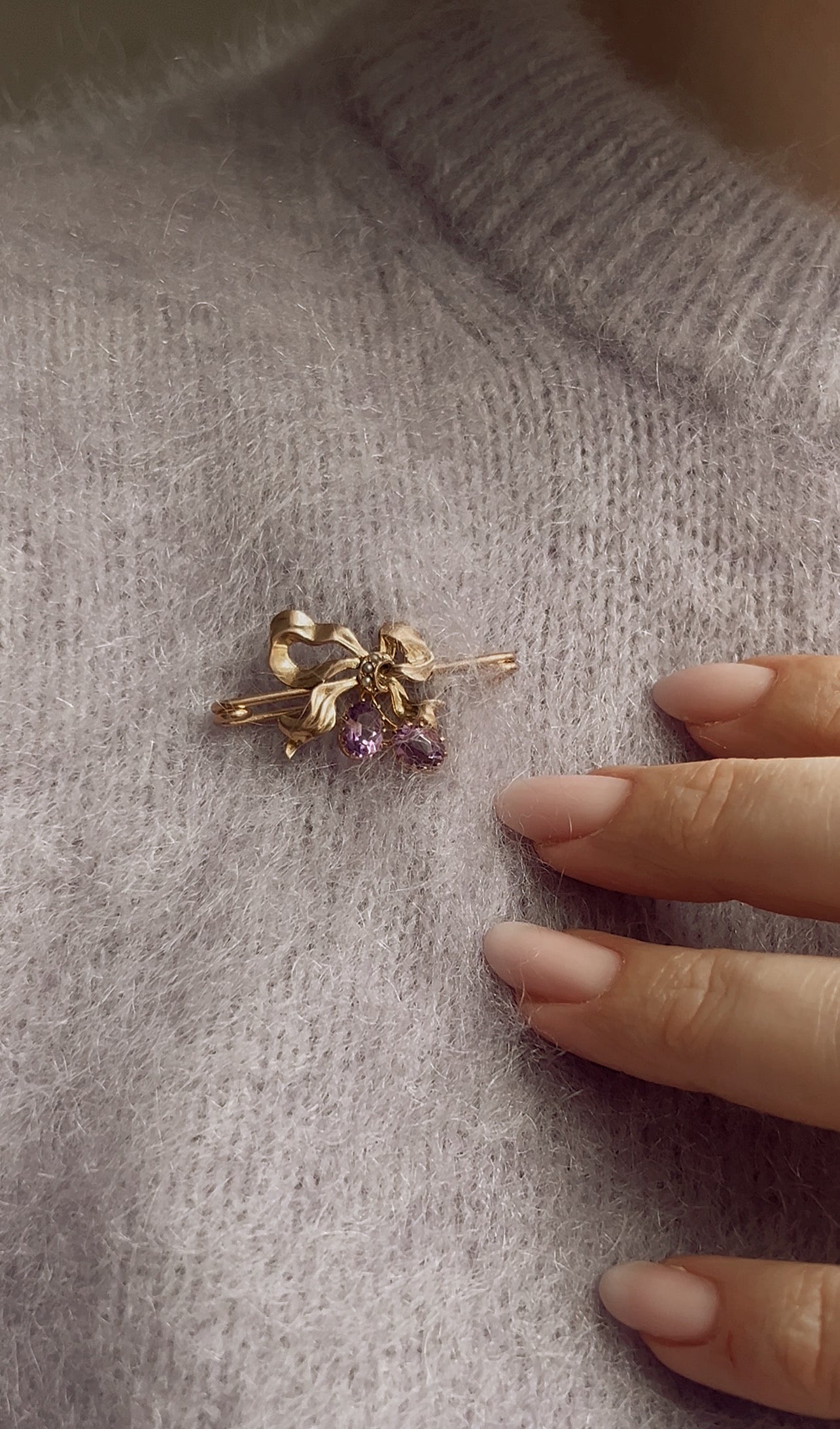 Unbelievably Gorgeous Early 20th Century 9ct Gold, Amethyst and Split Pearl Bow Brooch