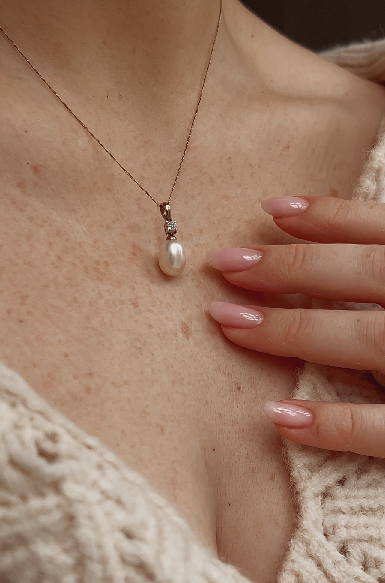 Beautiful Vintage Gold, Cultured Pearl and Diamond Pendant on a gold chain