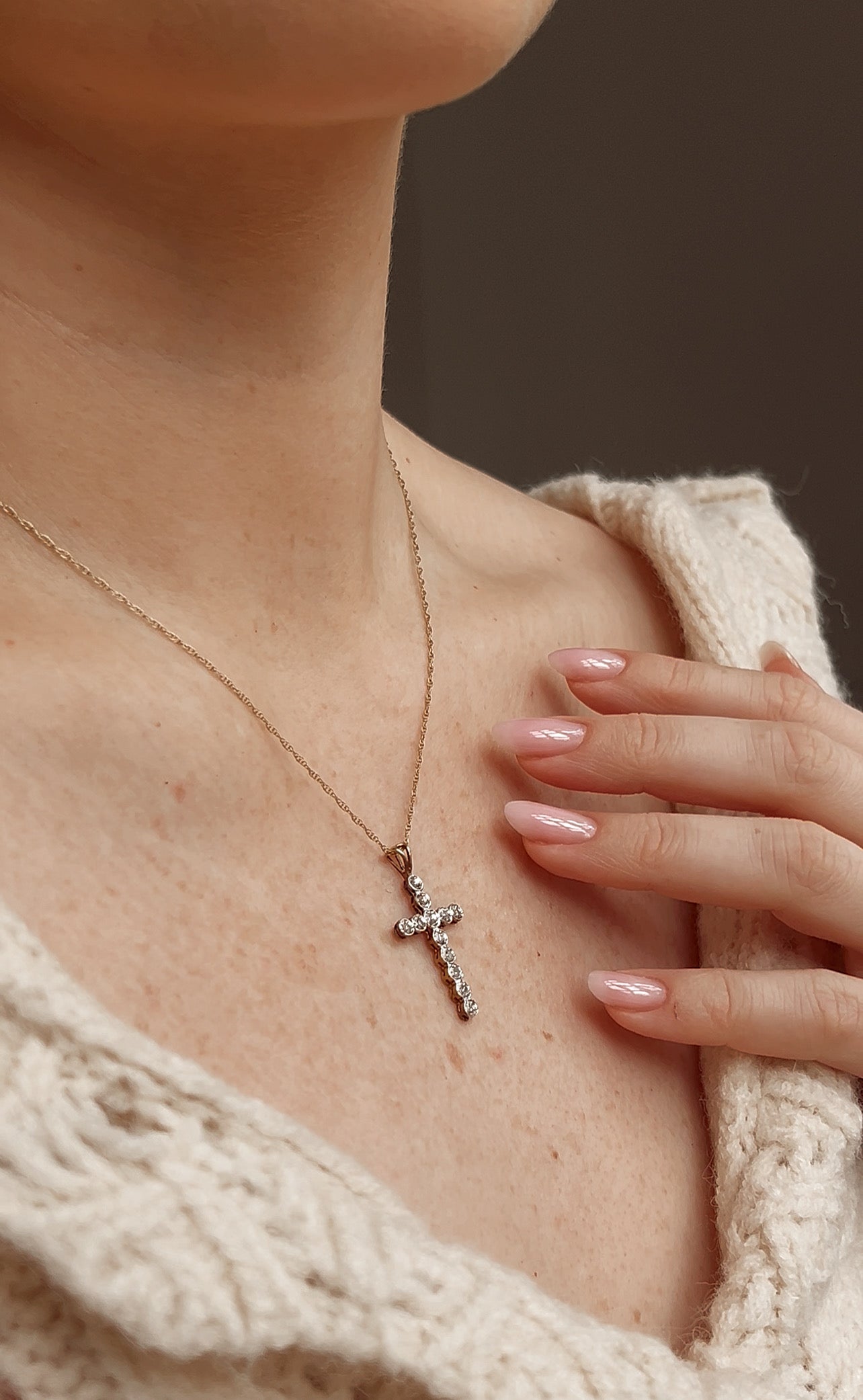 Lovely Vintage 9ct Gold and Diamond Cross with gold chain
